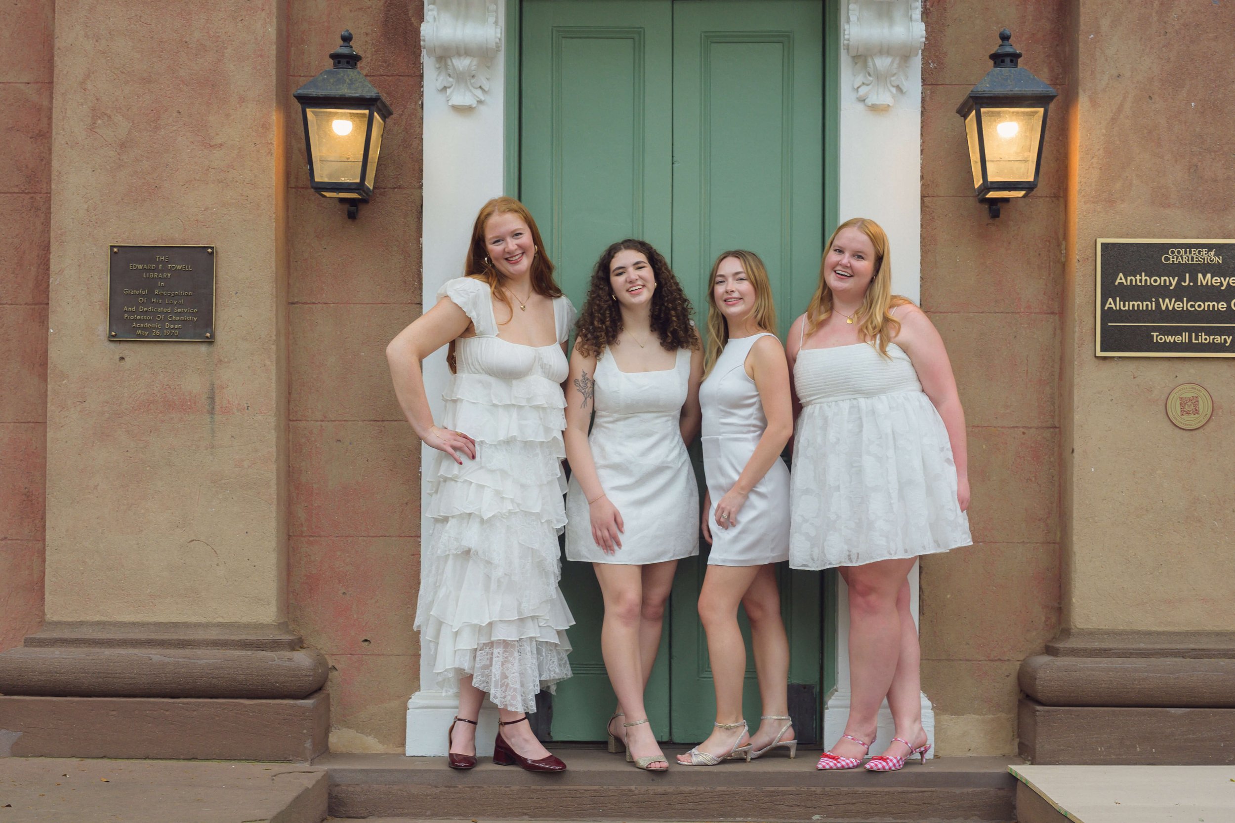 college-of-charleston-senior-photos-on-campus-20.jpg