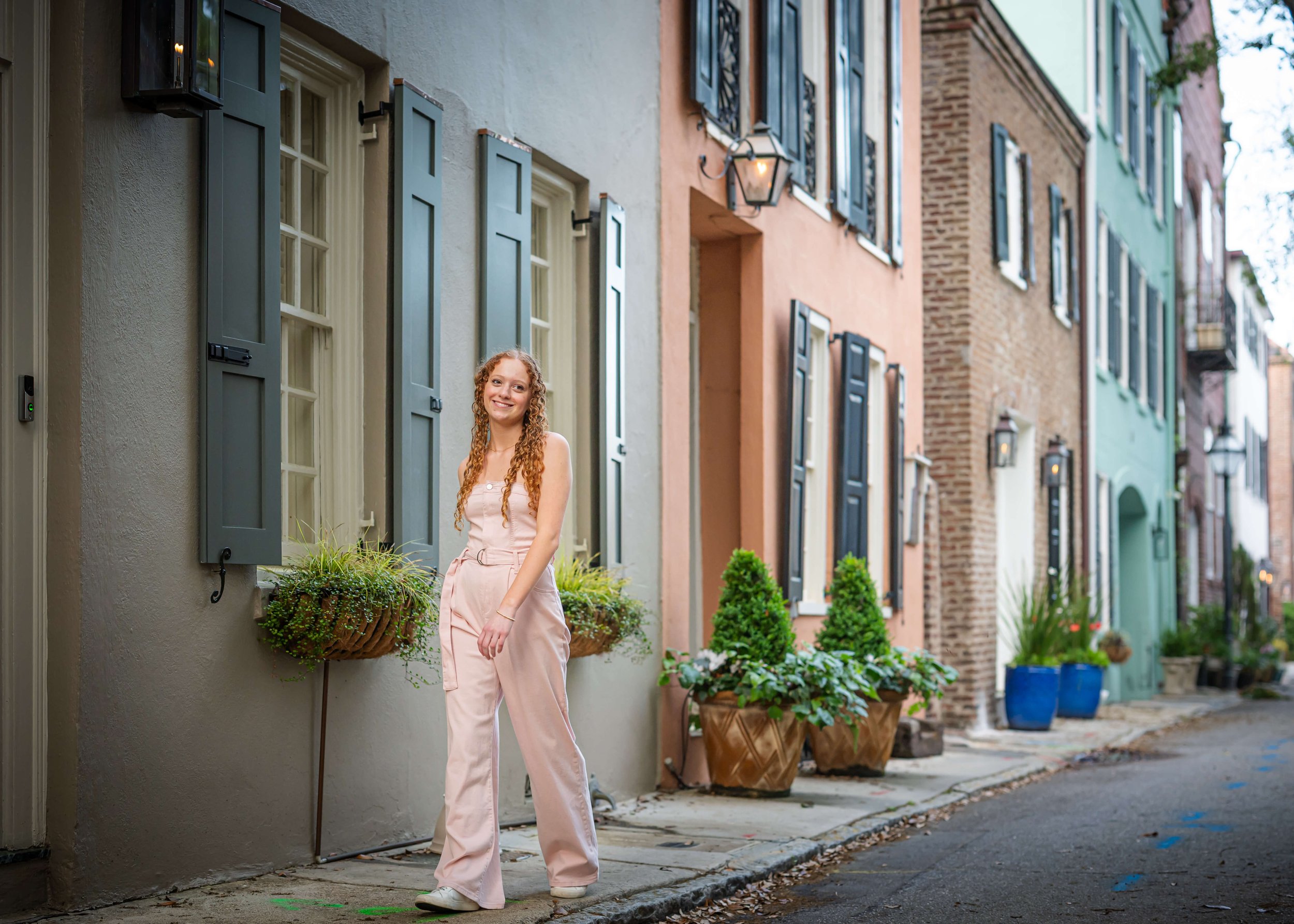 downtown-charleston-historic-streets-senior-portraits-12.jpg