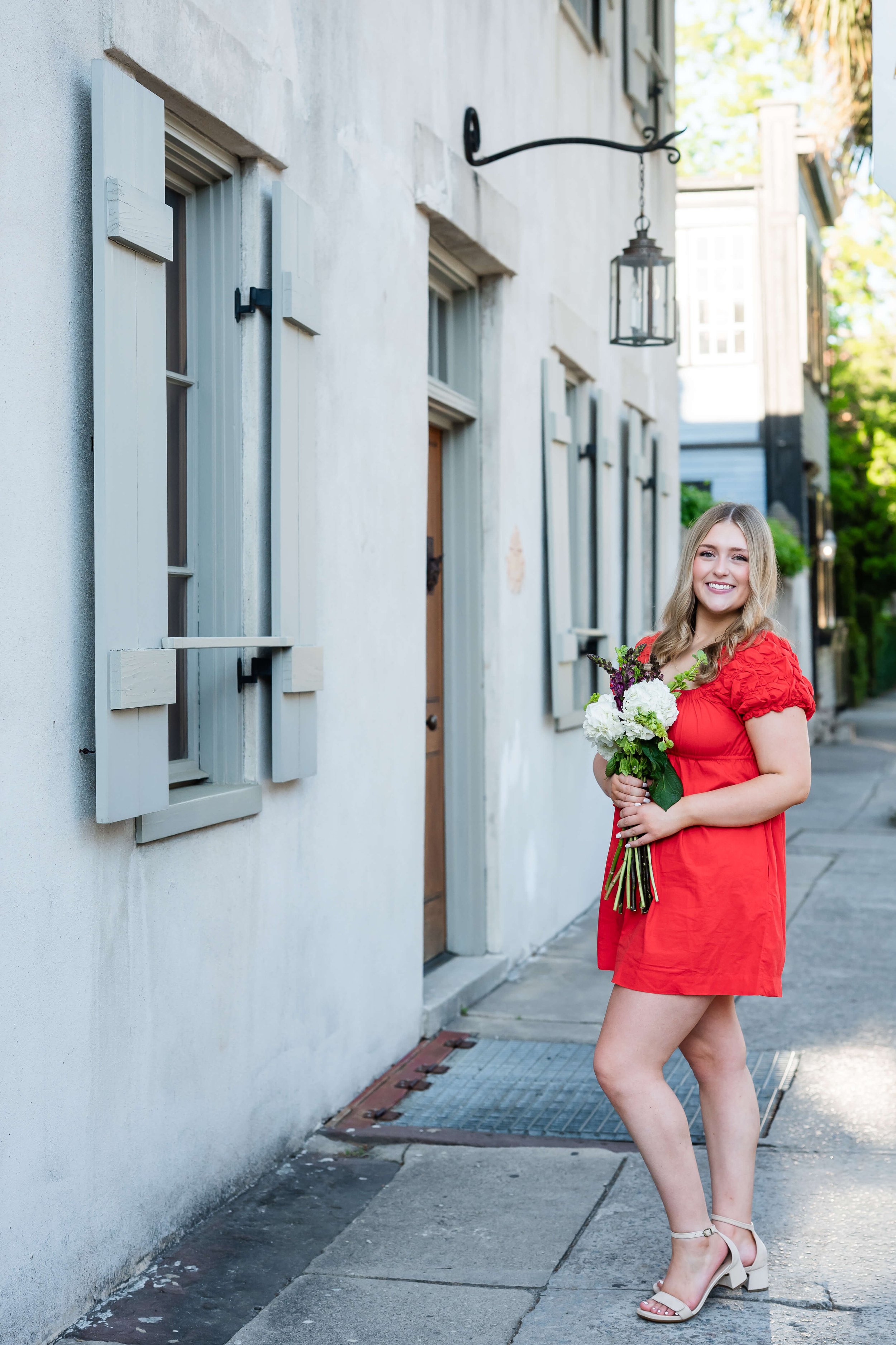 downtown-charleston-historic-streets-senior-portraits-82.jpg