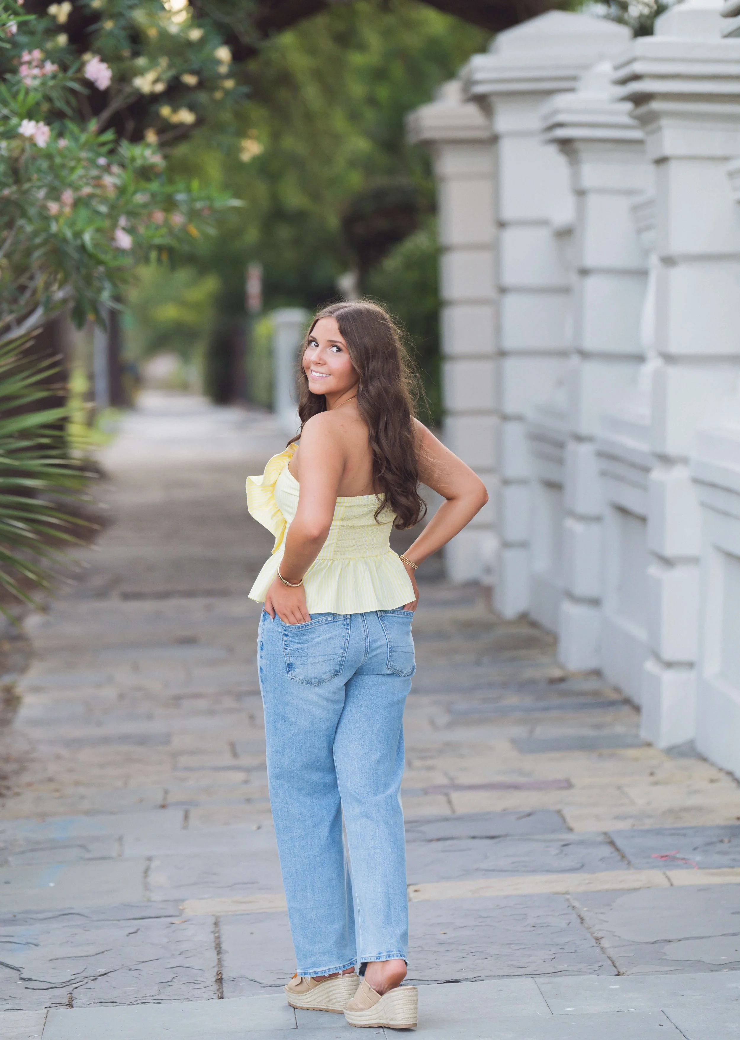 downtown-charleston-historic-streets-senior-portraits-32.jpg