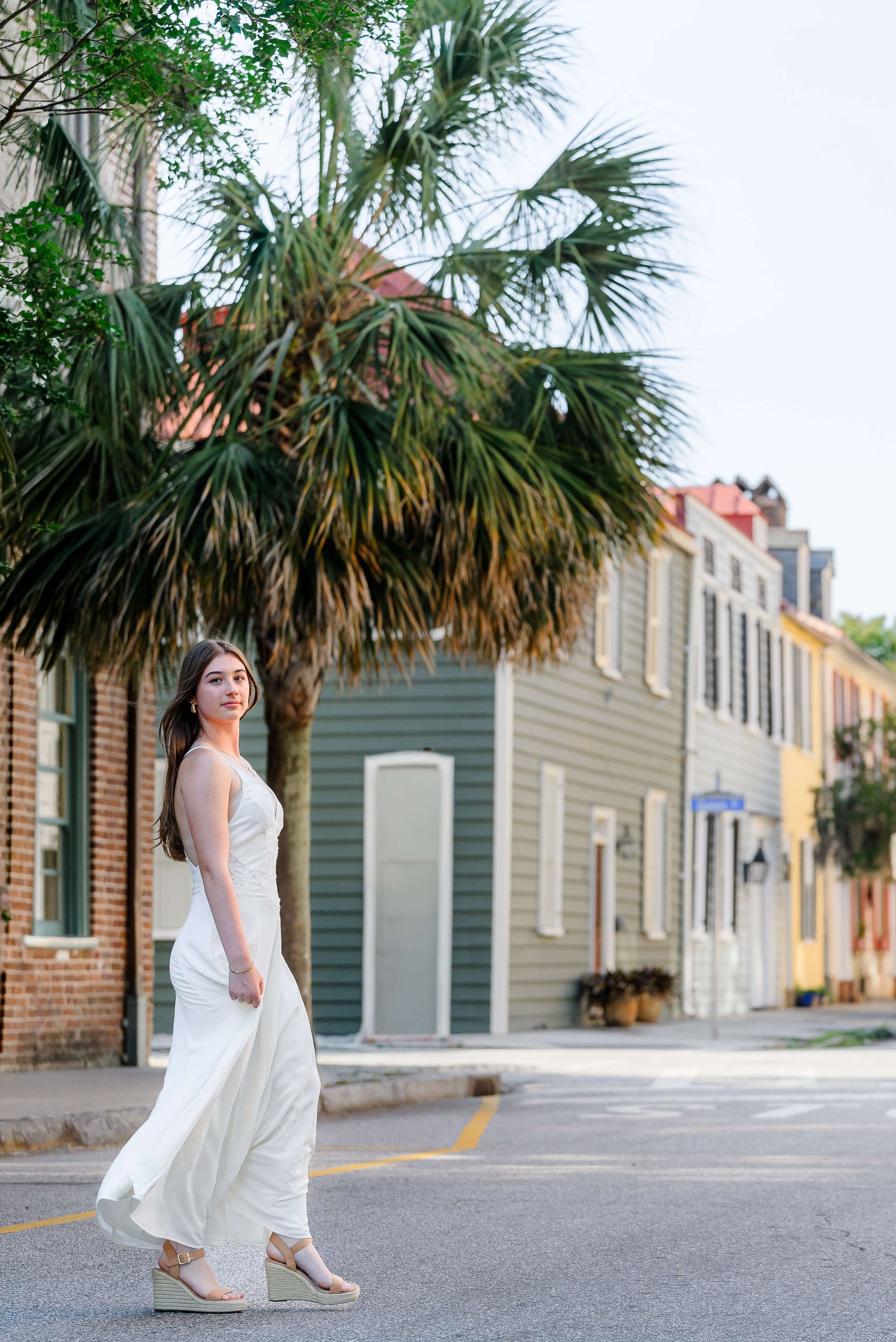 downtown-charleston-historic-streets-senior-portraits-99.jpg