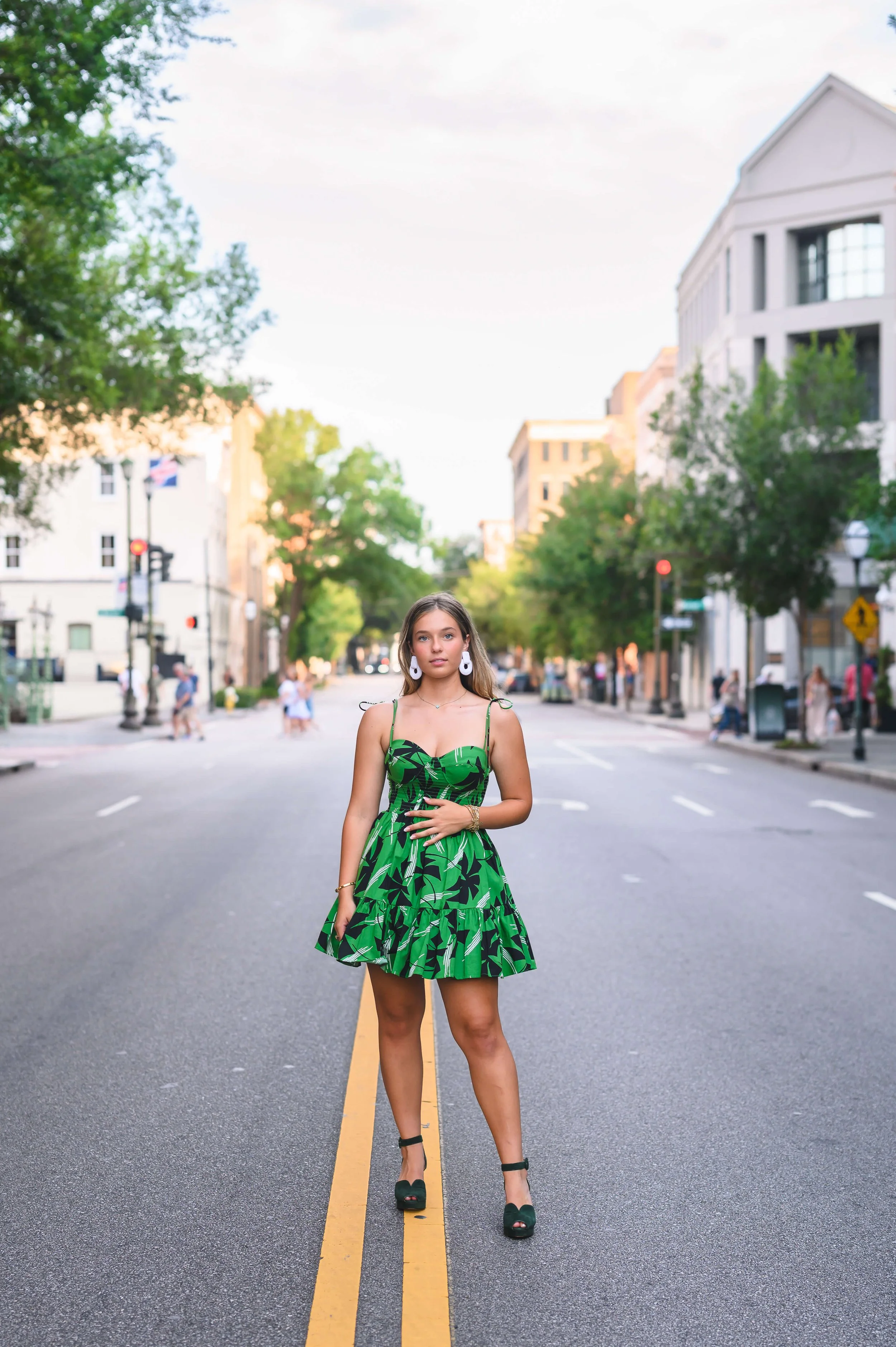 downtown-charleston-historic-streets-senior-portraits-4.jpg