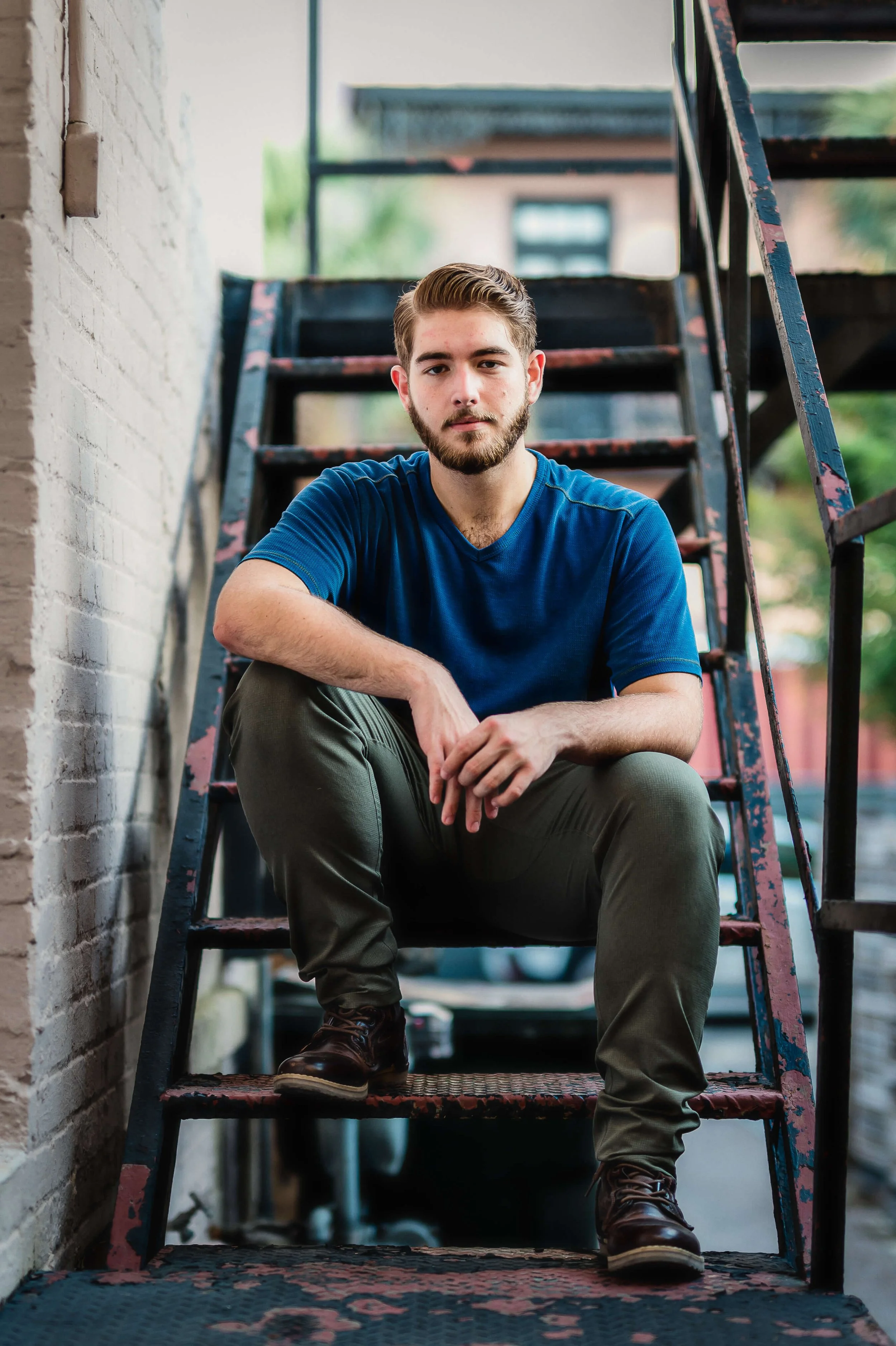 downtown-charleston-hidden-alleys-senior-portraits-2.jpg