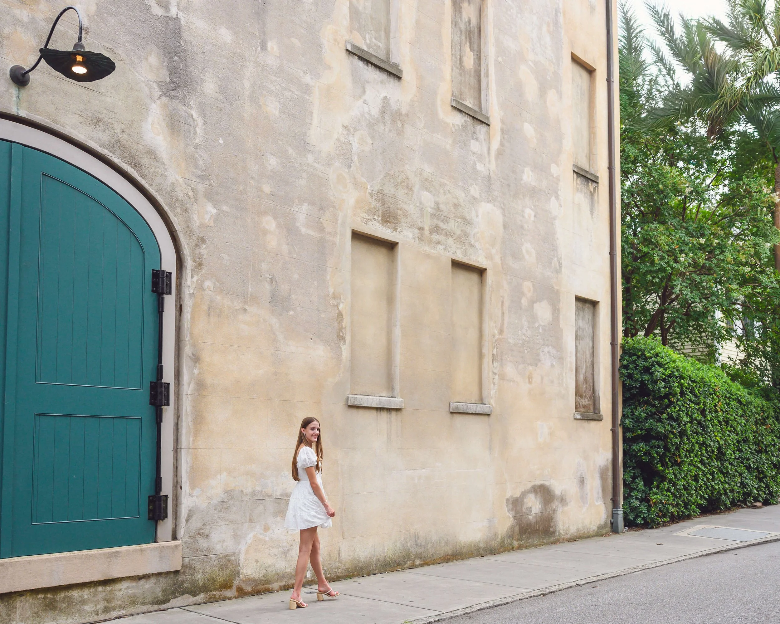 downtown-charleston-senior-portraits-historic-streets-30.jpg