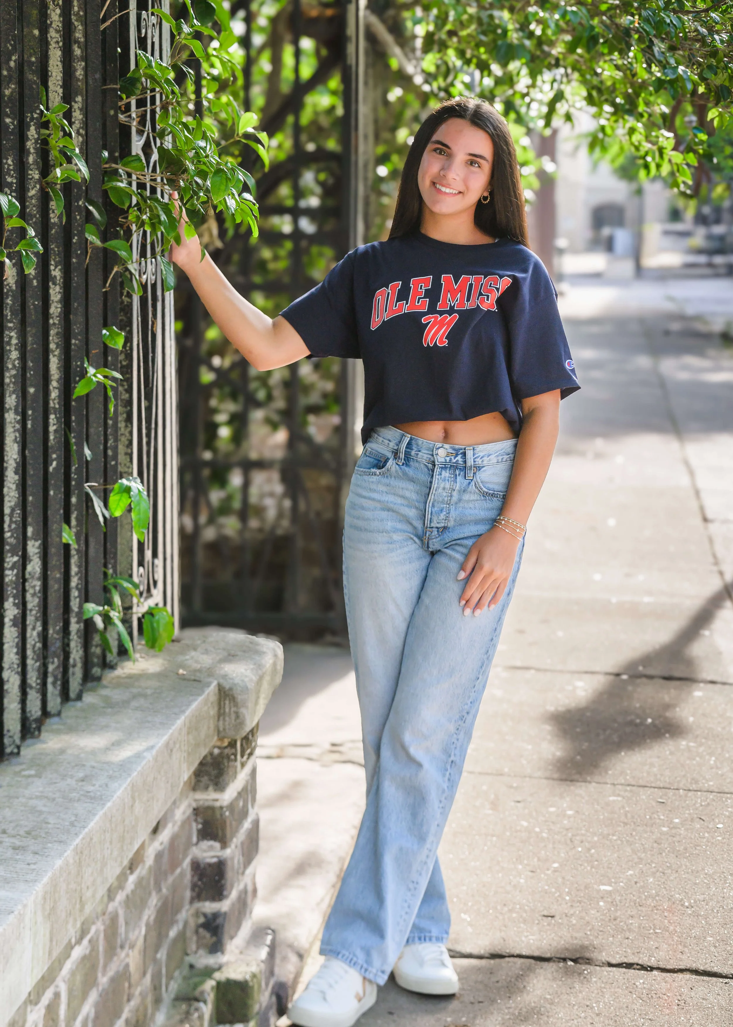 downtown-charleston-historic-streets-senior-portraits-15.jpg