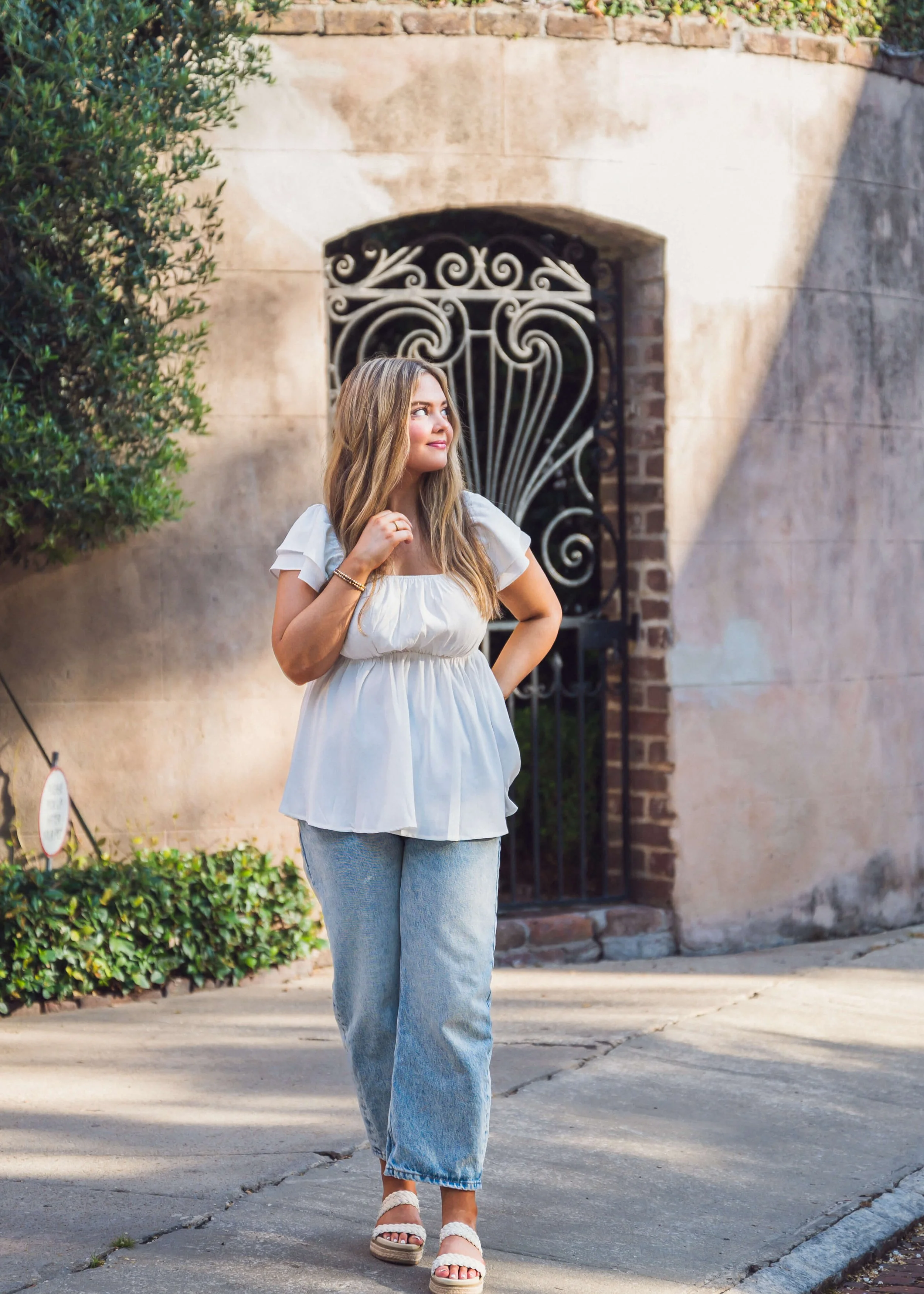 downtown-charleston-historic-streets-senior-portraits-52.jpg