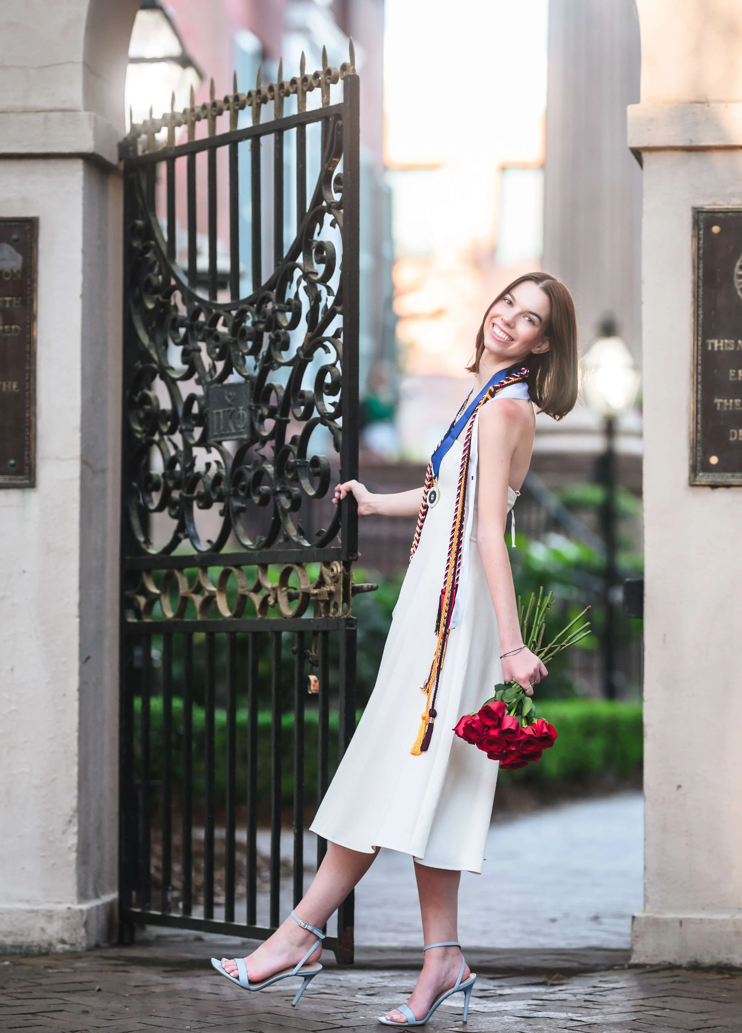 college-of-charleston-senior-photos-on-campus-46.jpg