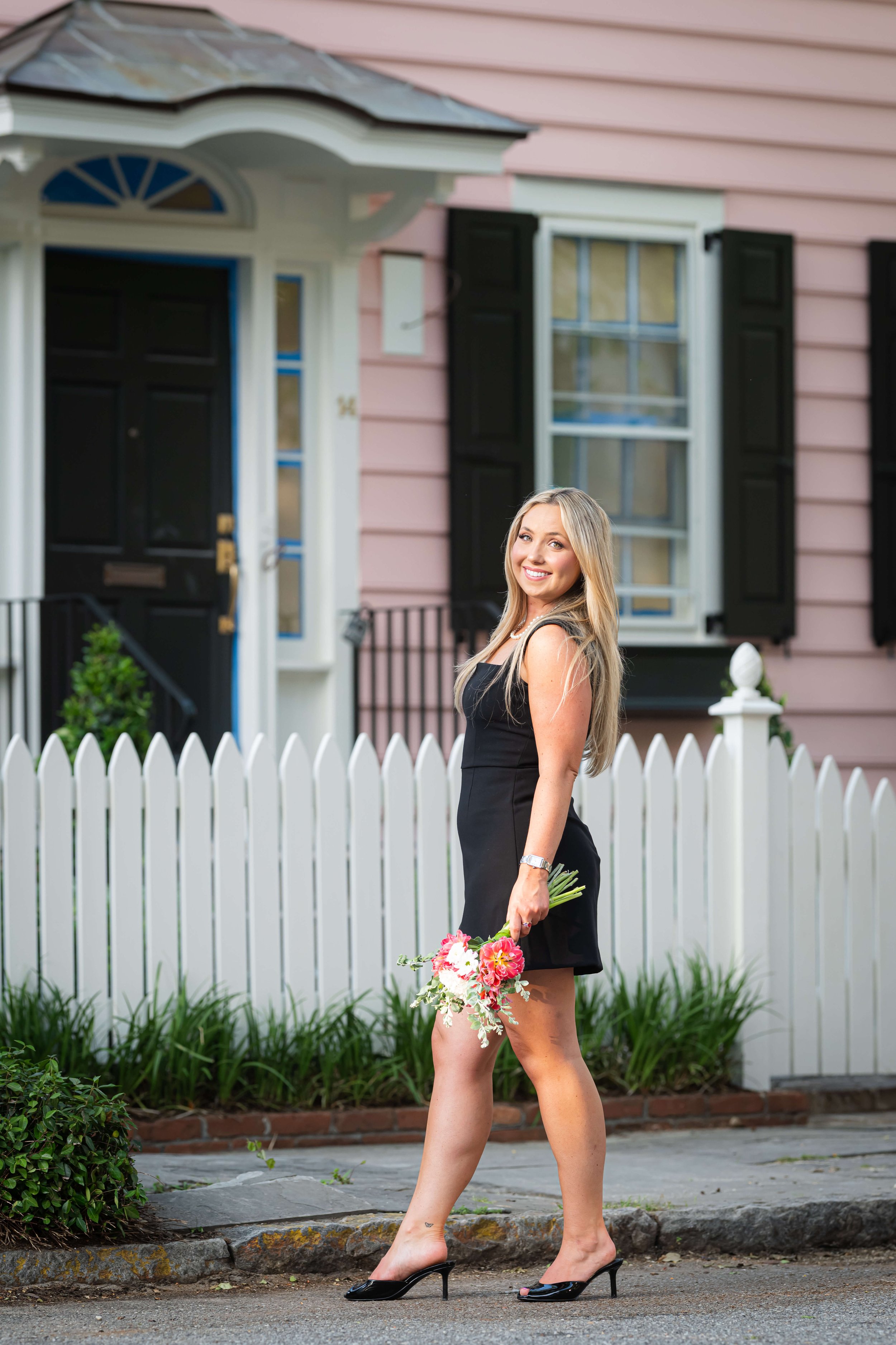 downtown-charleston-historic-streets-senior-portraits-90.jpg
