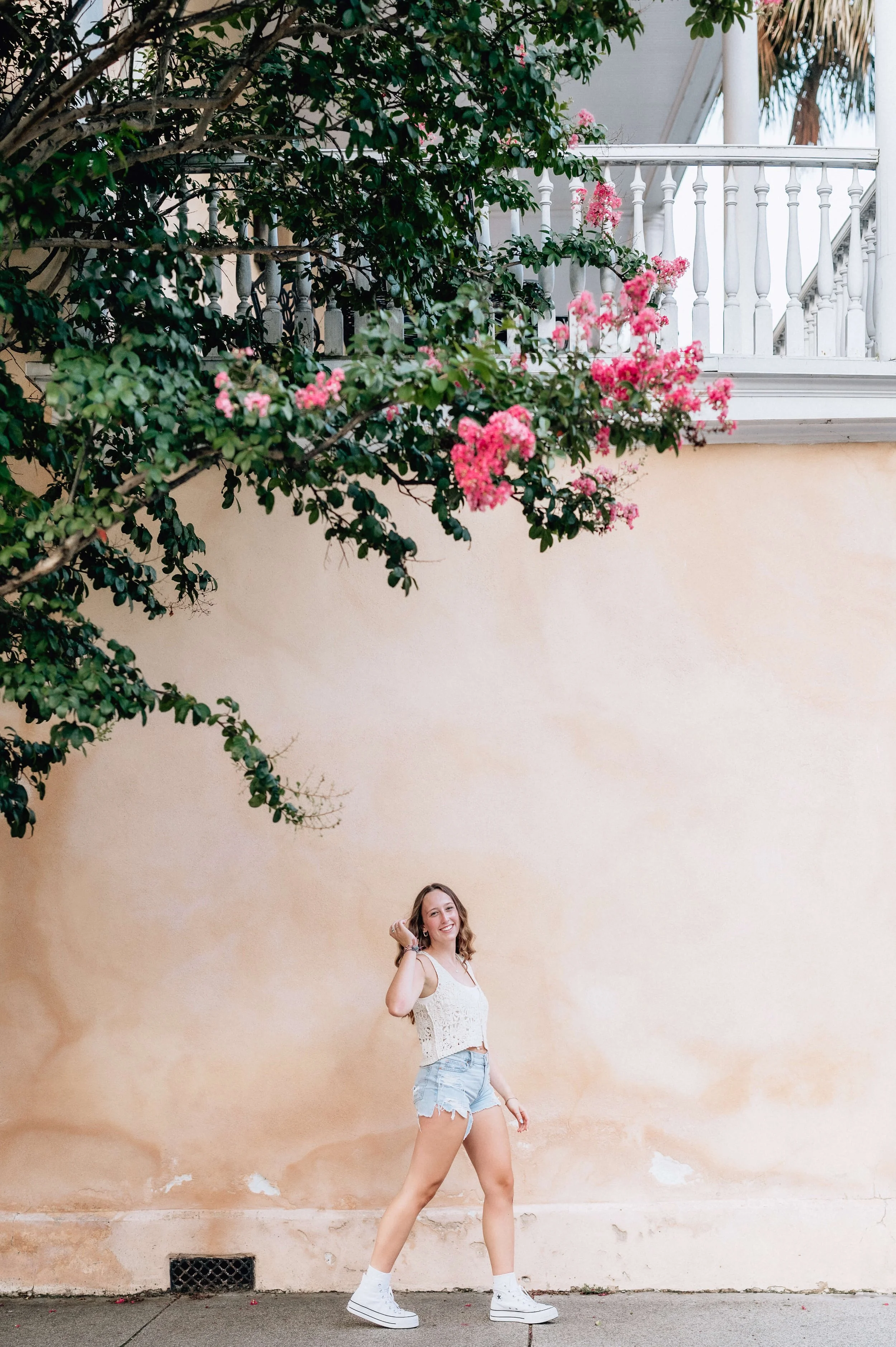 downtown-charleston-historic-streets-senior-portraits-9.jpg