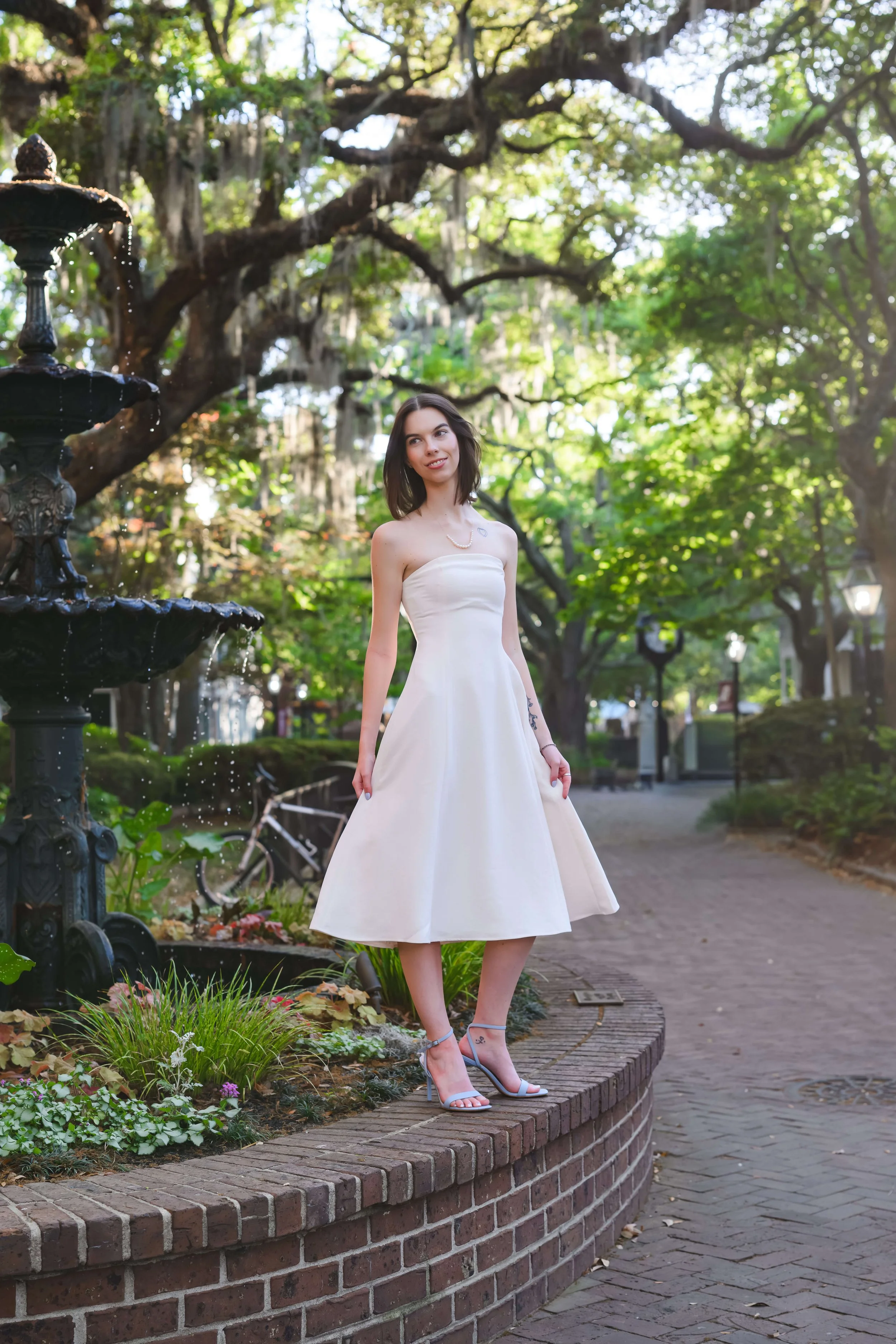 senior-session-college-of-charleston-lives-oaks.jpg