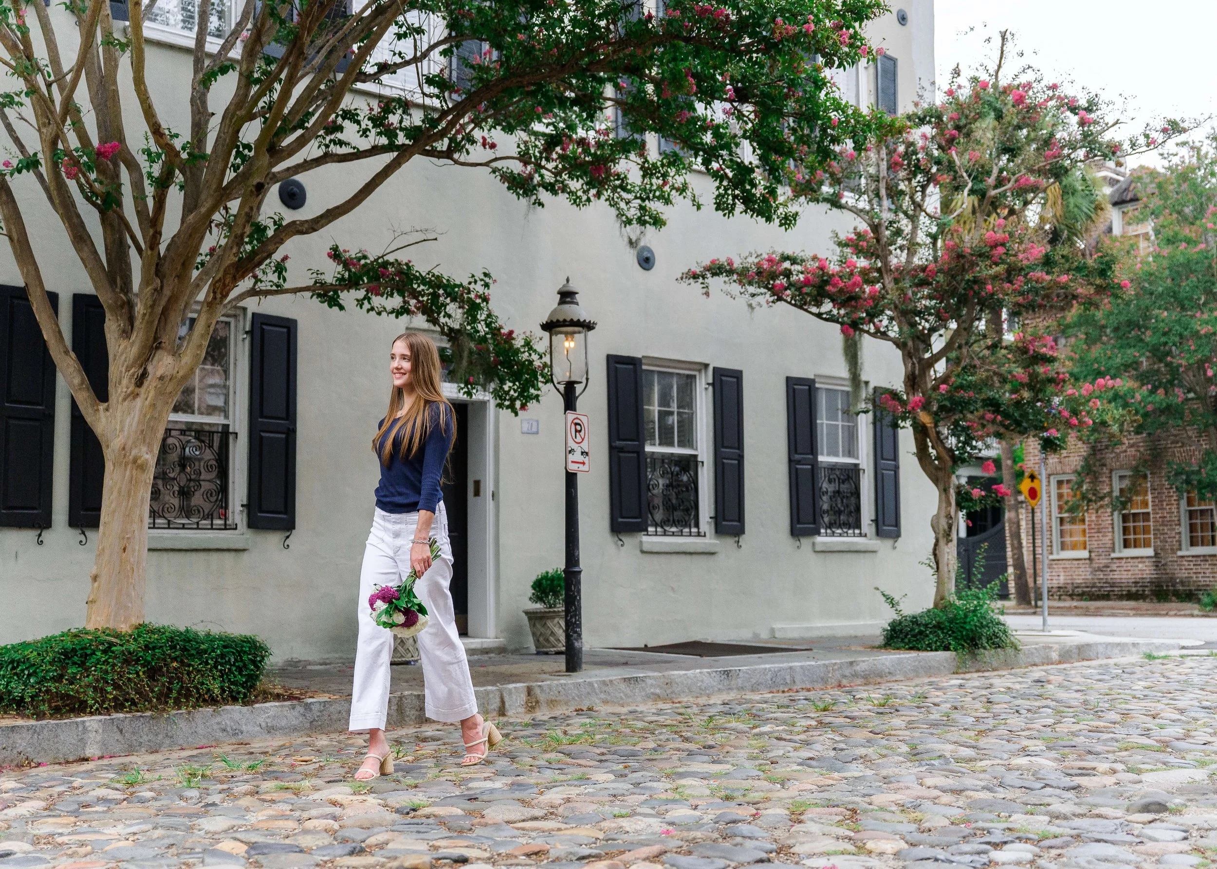 downtown-charleston-historic-streets-senior-portraits-55.jpg