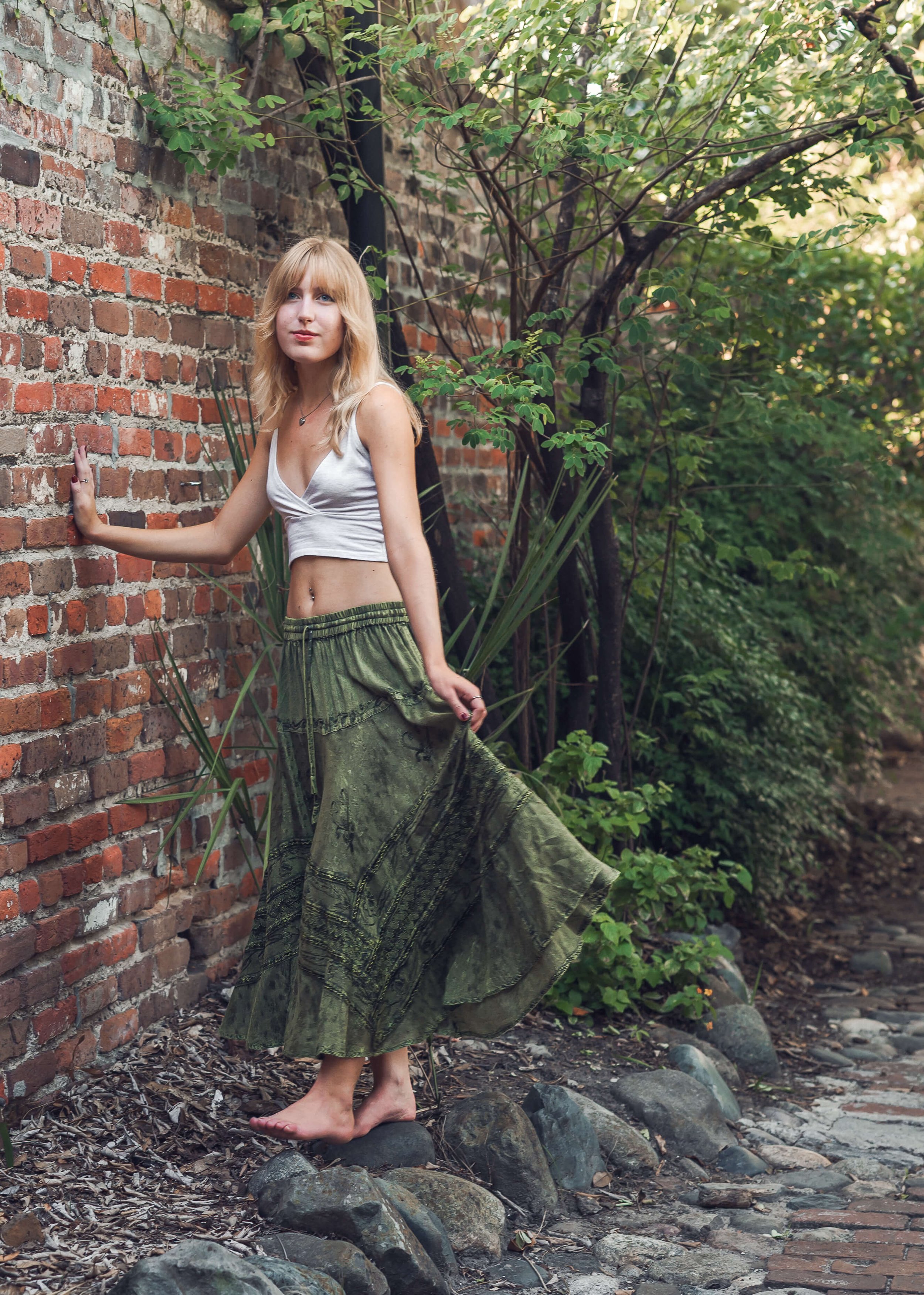 downtown-charleston-hidden-alleys-senior-portraits-7.jpg
