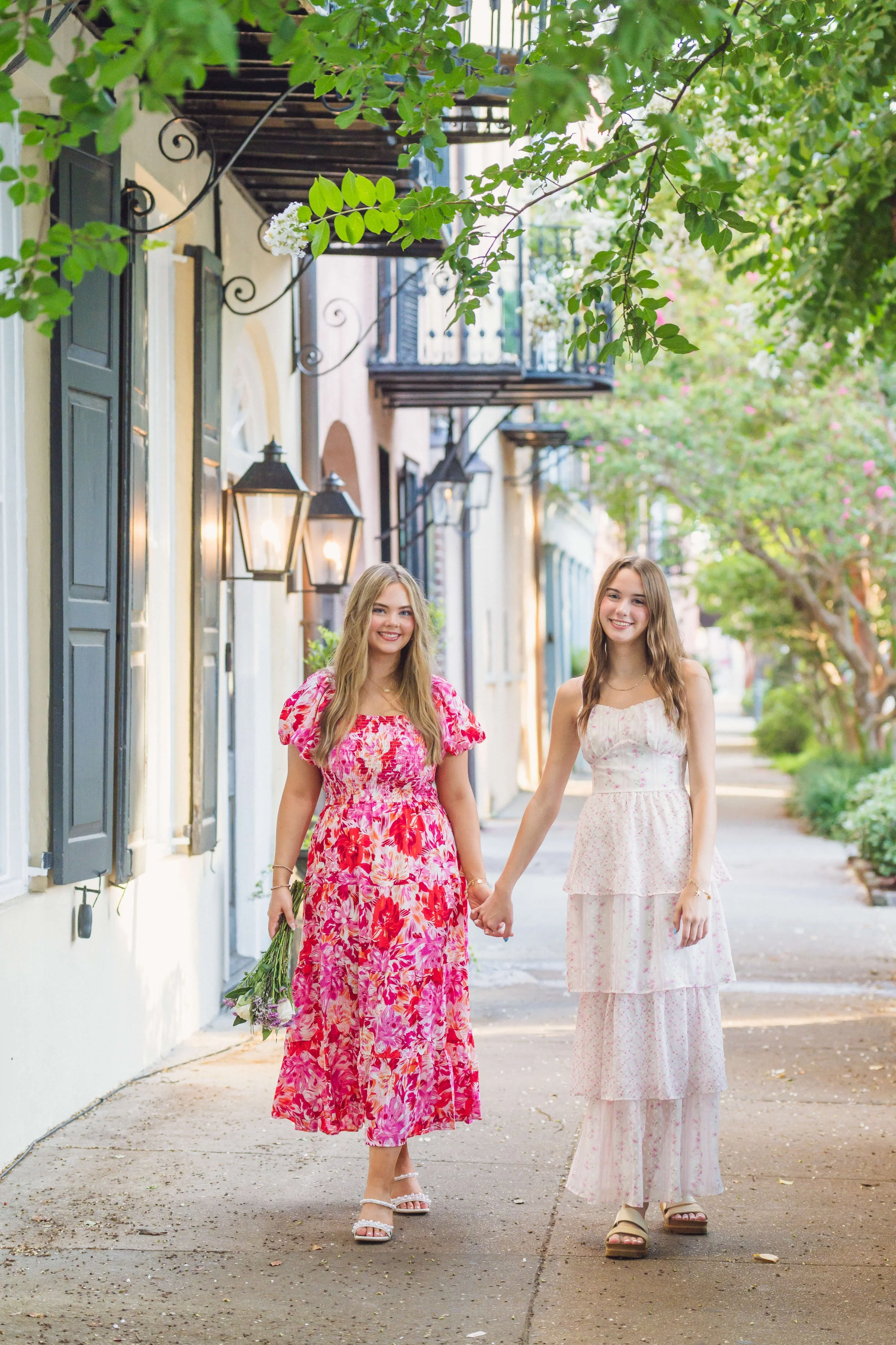 downtown-charleston-historic-streets-senior-portraits-43.jpg