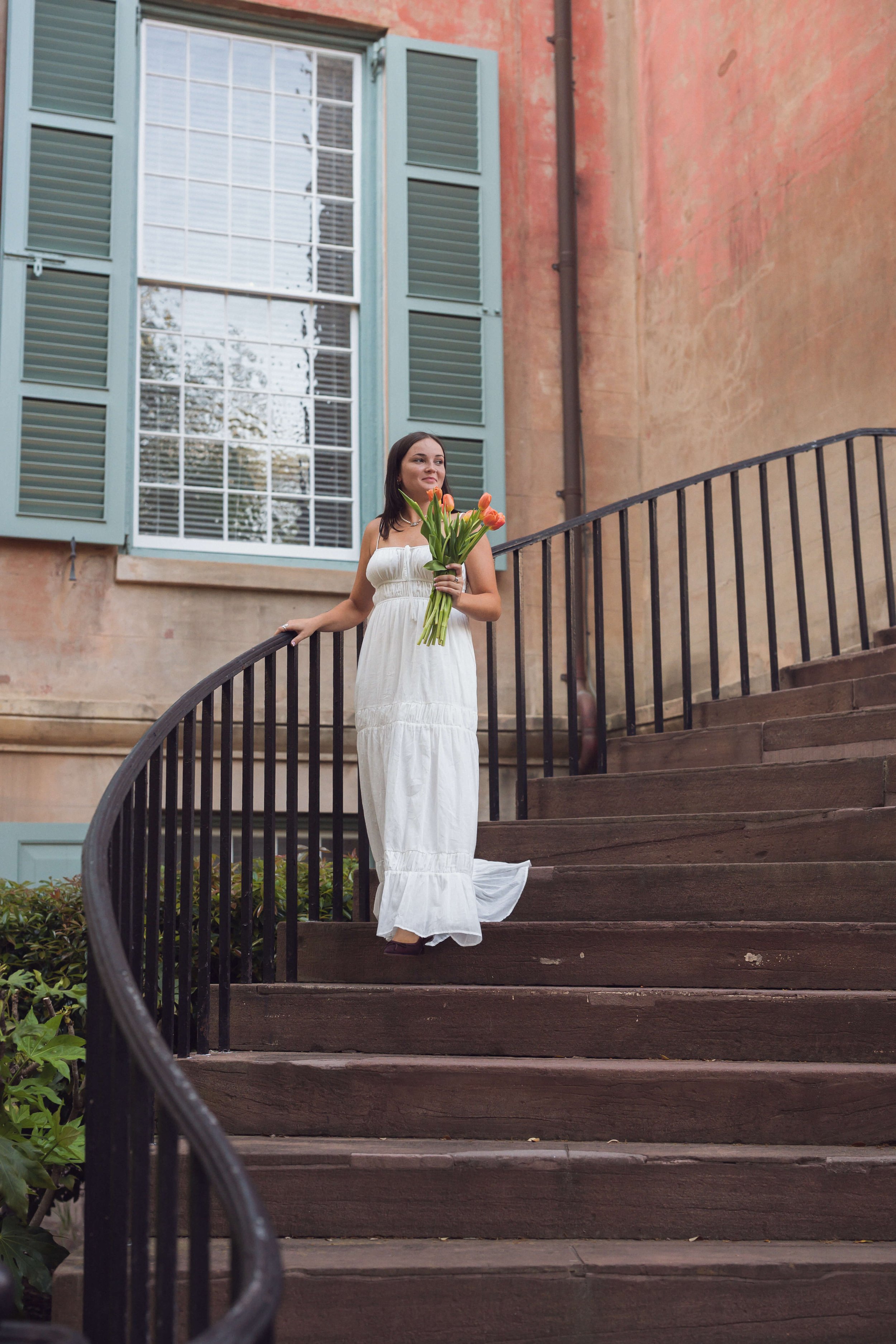 college-of-charleston-senior-photos-on-campus-10.jpg