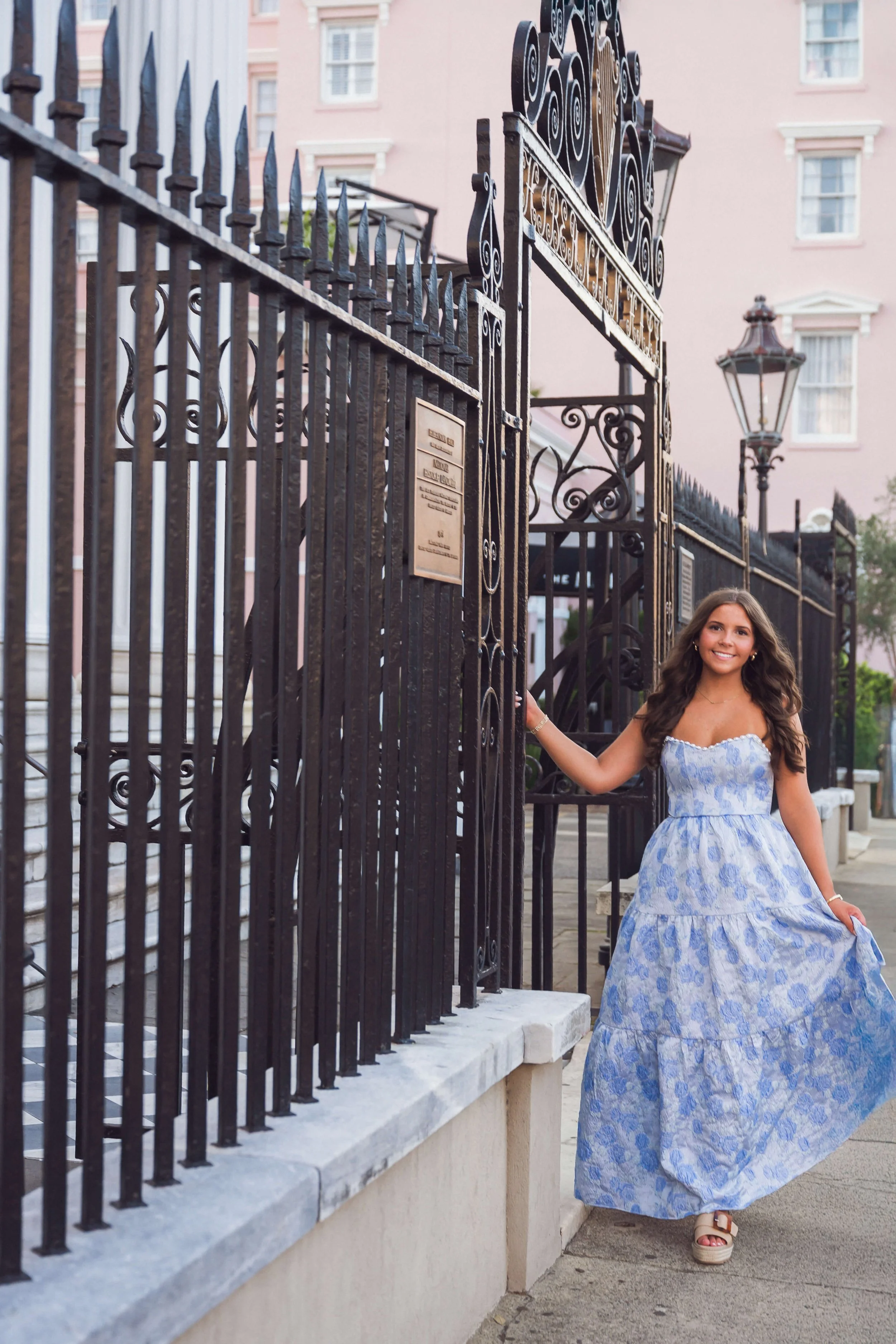 downtown-charleston-senior-portraits-historic-streets-20.jpg