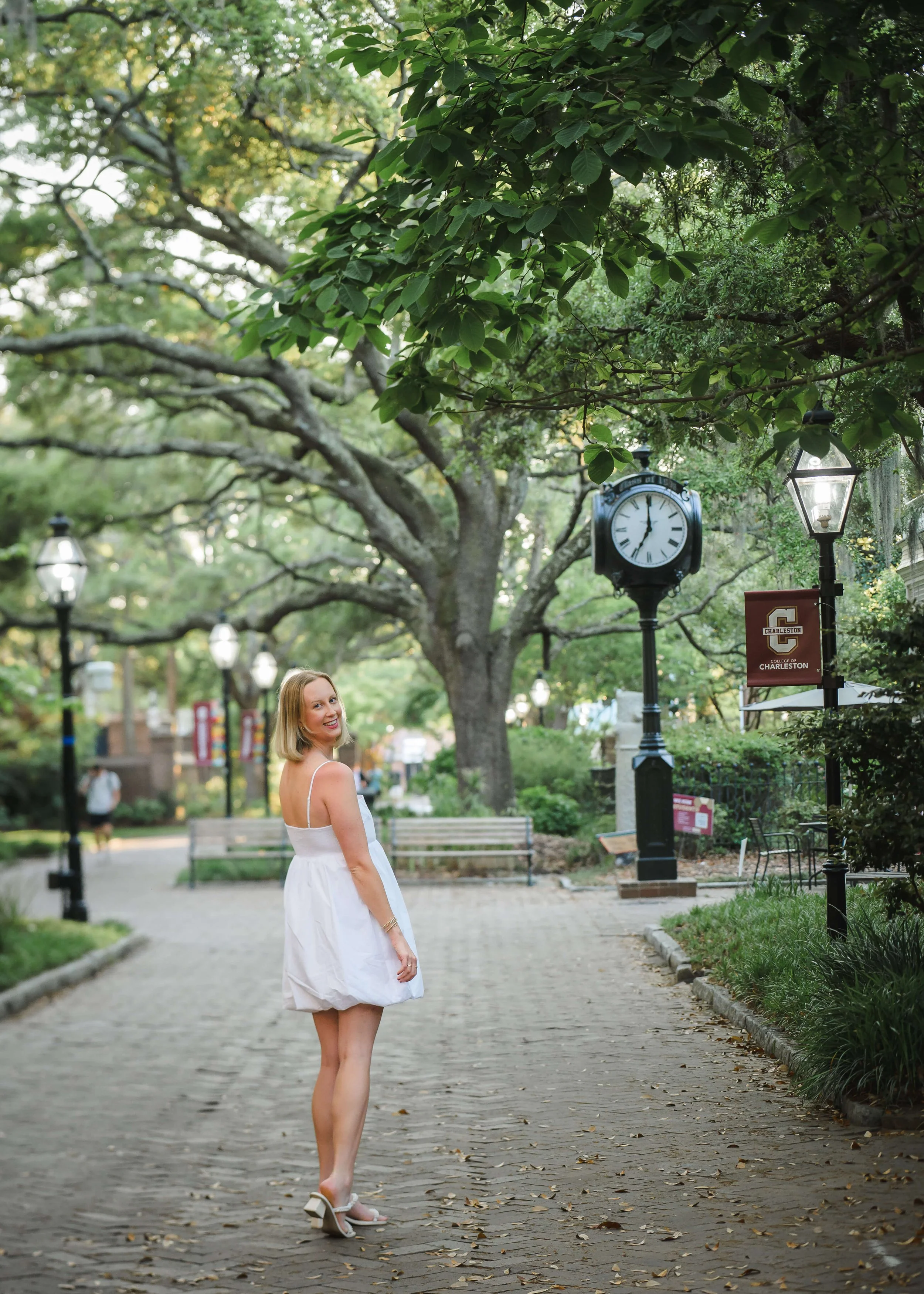 college-of-charleston-senior-photos-on-campus-16.jpg