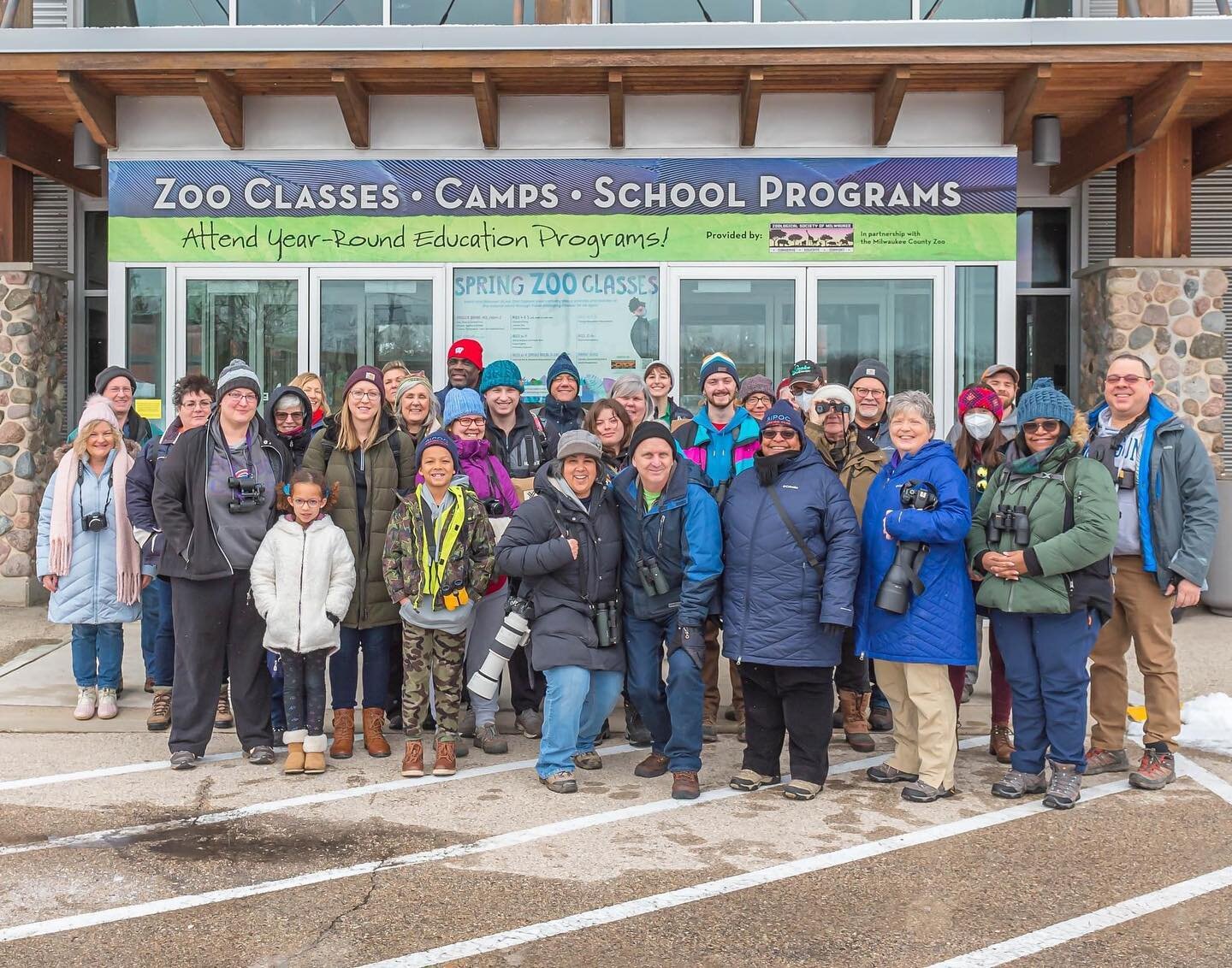 36 bird nerds came to bird the @milwaukeecozoo on Saturday. We were led by the hospitable Zoo staff, and spent a lot of time touring the aviary.  Of the native birds, we all agreed that the Ring-necked Duck was the favorite. Here's the list of the 20