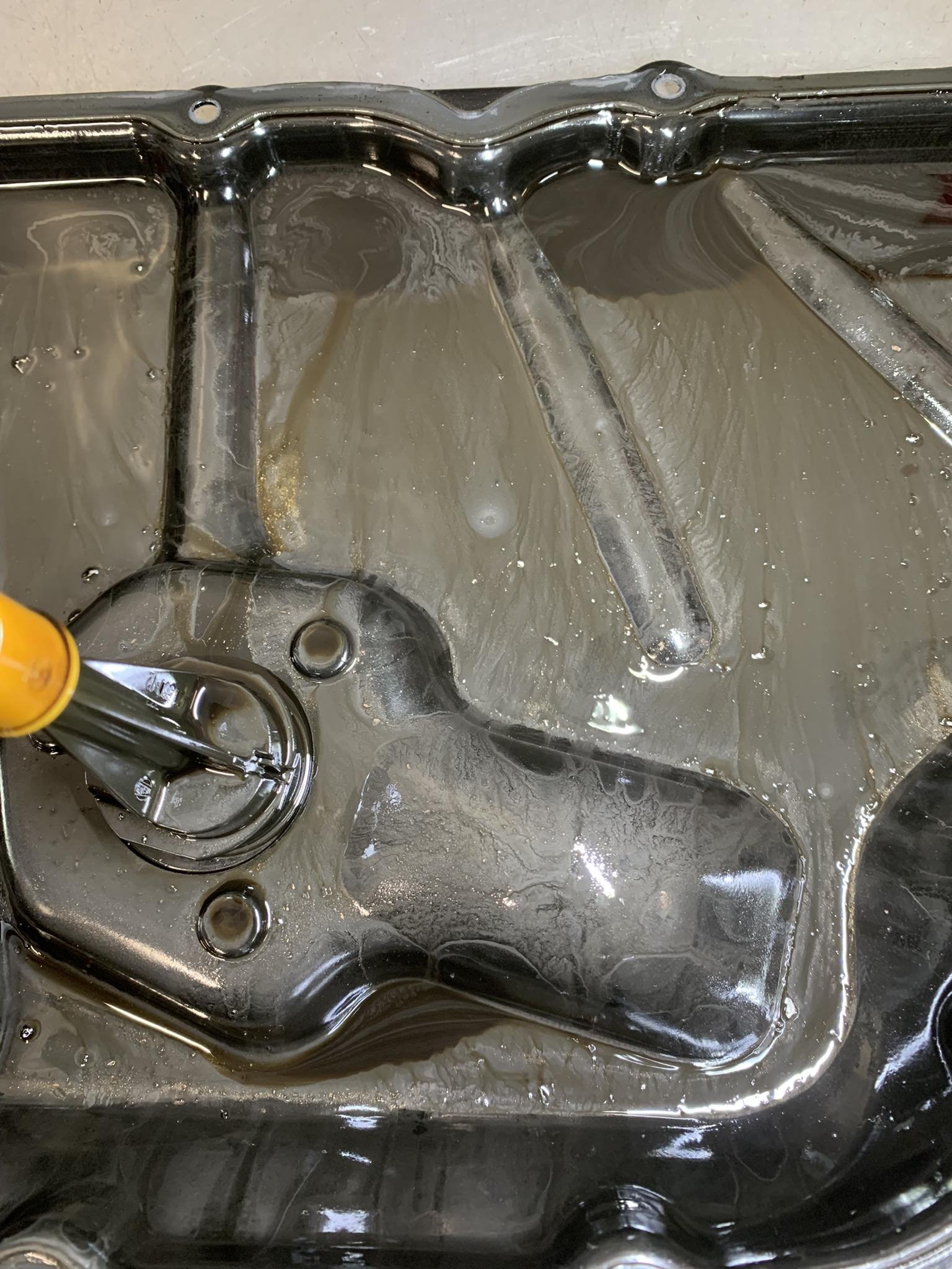 contamination-oil-deposits-sump-swarf-metal-wear