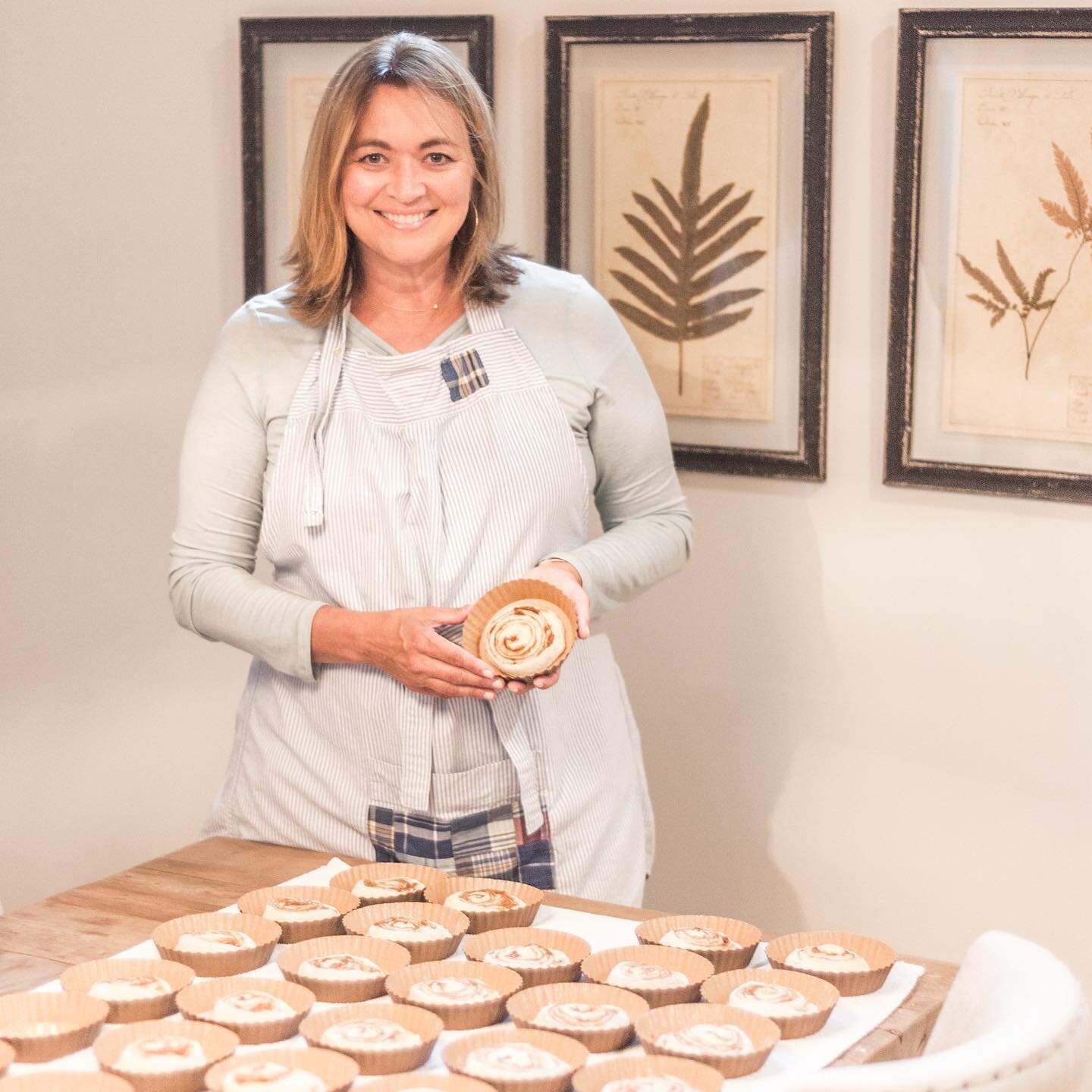 This is my dear friend and client. @kkmoore22 she owns a small biz called Big Iced Buns. If you live in @franklintn You MUST find her on Facebook and try her cinnamon rolls. Seriously! Go find her! ❤️ 
📸
📸
📸
#brandingdesign #brandingphotography #b