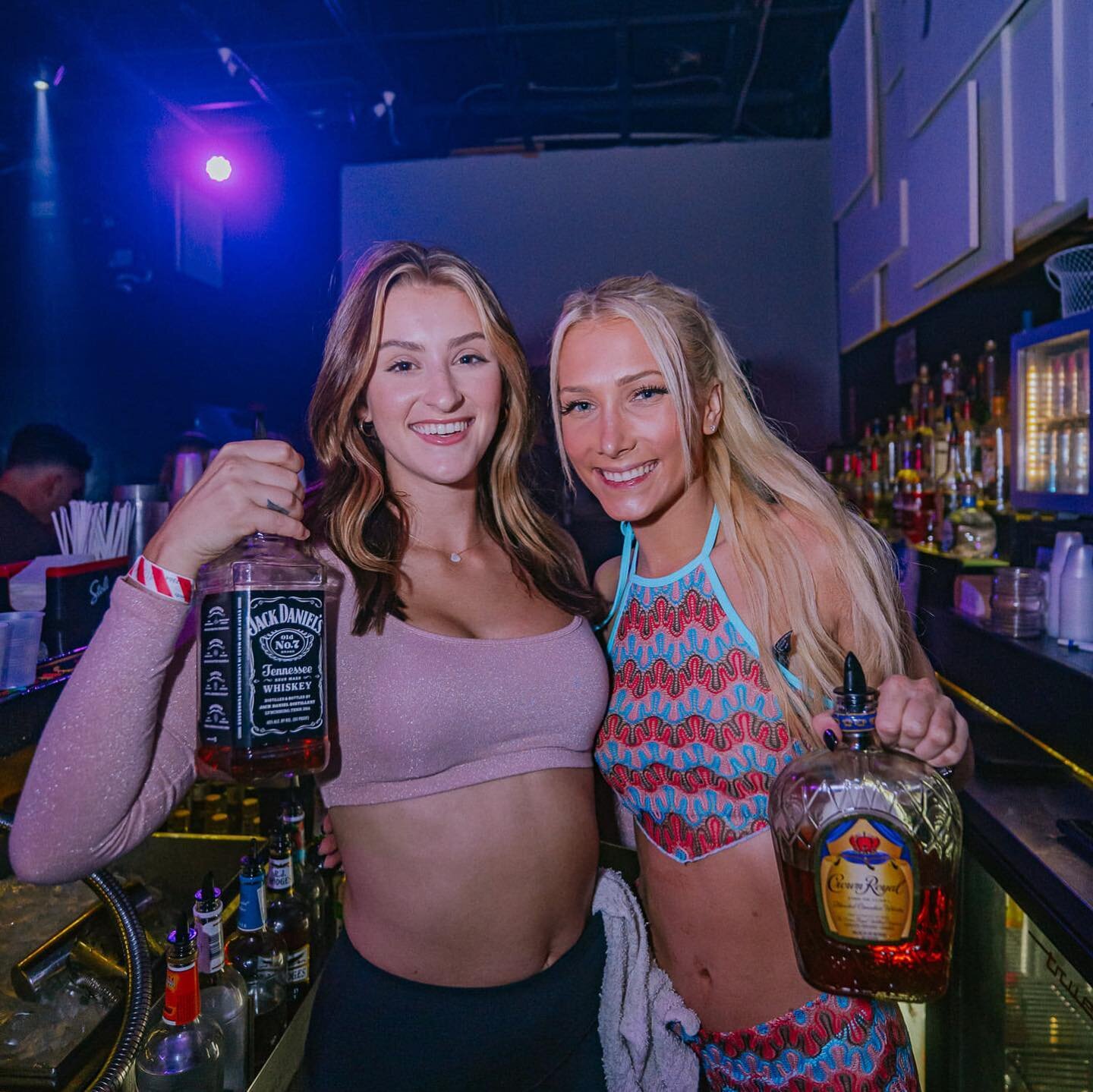 Be our guest, put our service to the test🥰 This week, @kenstaverntally and @redrockstally are serving liquid gold for WTW and AYCD Sat🙀