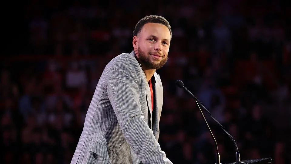 Stephen Curry Launches Davidson College Curry Scholars Program for Bay Area Students 