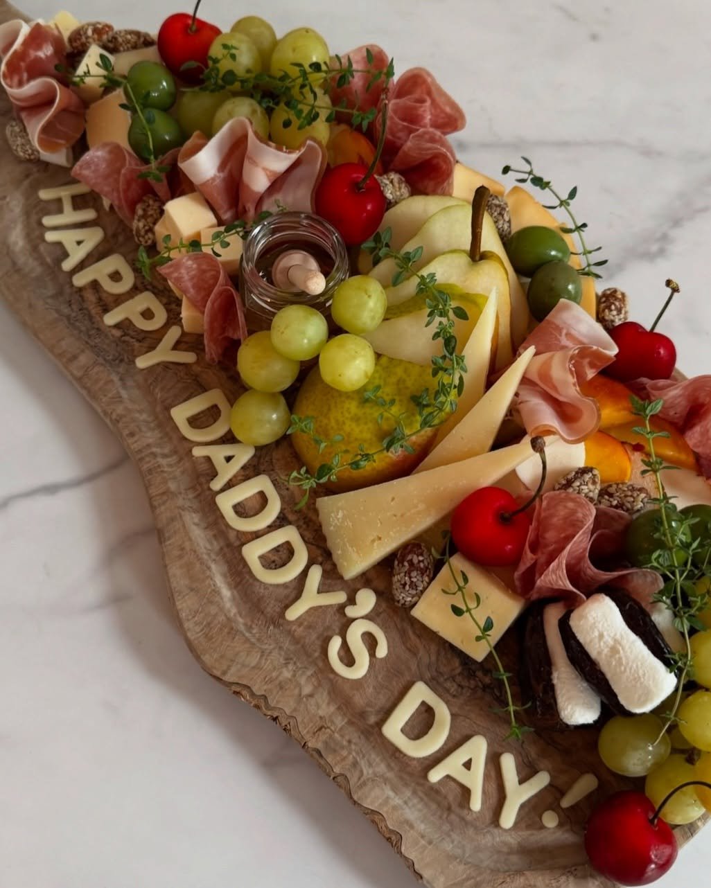 Happy Father&rsquo;s Day!!! 🍺🧀🌿🍐🧢

#alysbeachfl #rosemarybeach #charcuteria #30afoodie #gatheringboards30a #charcuterieon30a #graytonbeach #foodon30a #seasideeats