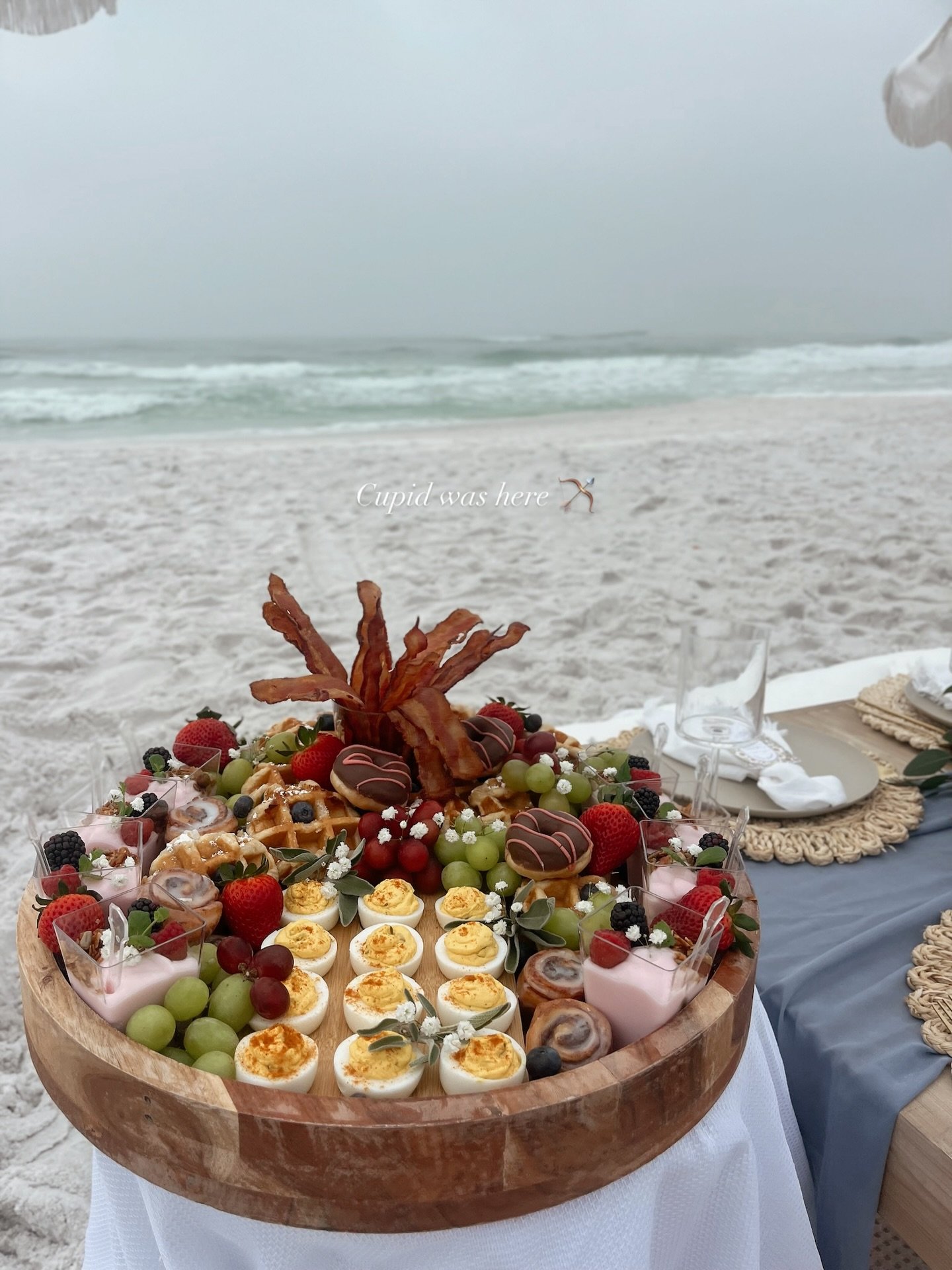 XO, Cupid 🏹

#30afoodandwine #valentinesday #gatheringboards30a #30acharcuterieboards #30a