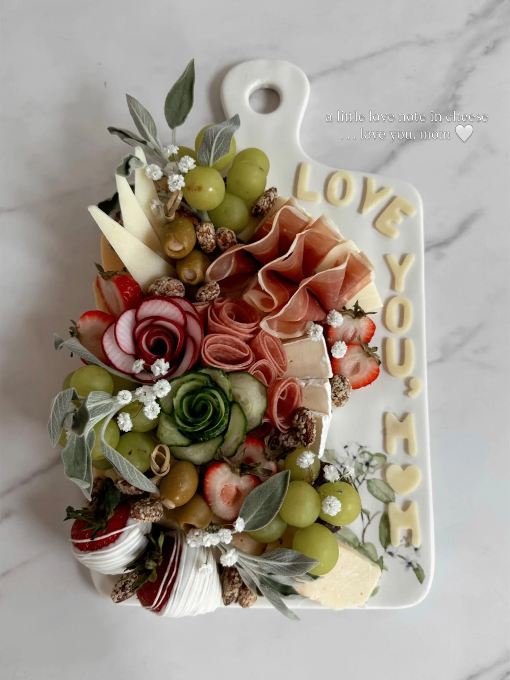 To the women who make life feel softer, warmer, and more beautiful &mdash; Happy Mother&rsquo;s Day ✨🤍

#charcuterie #30a #30afoodandwine #mothersdaycharcuterie