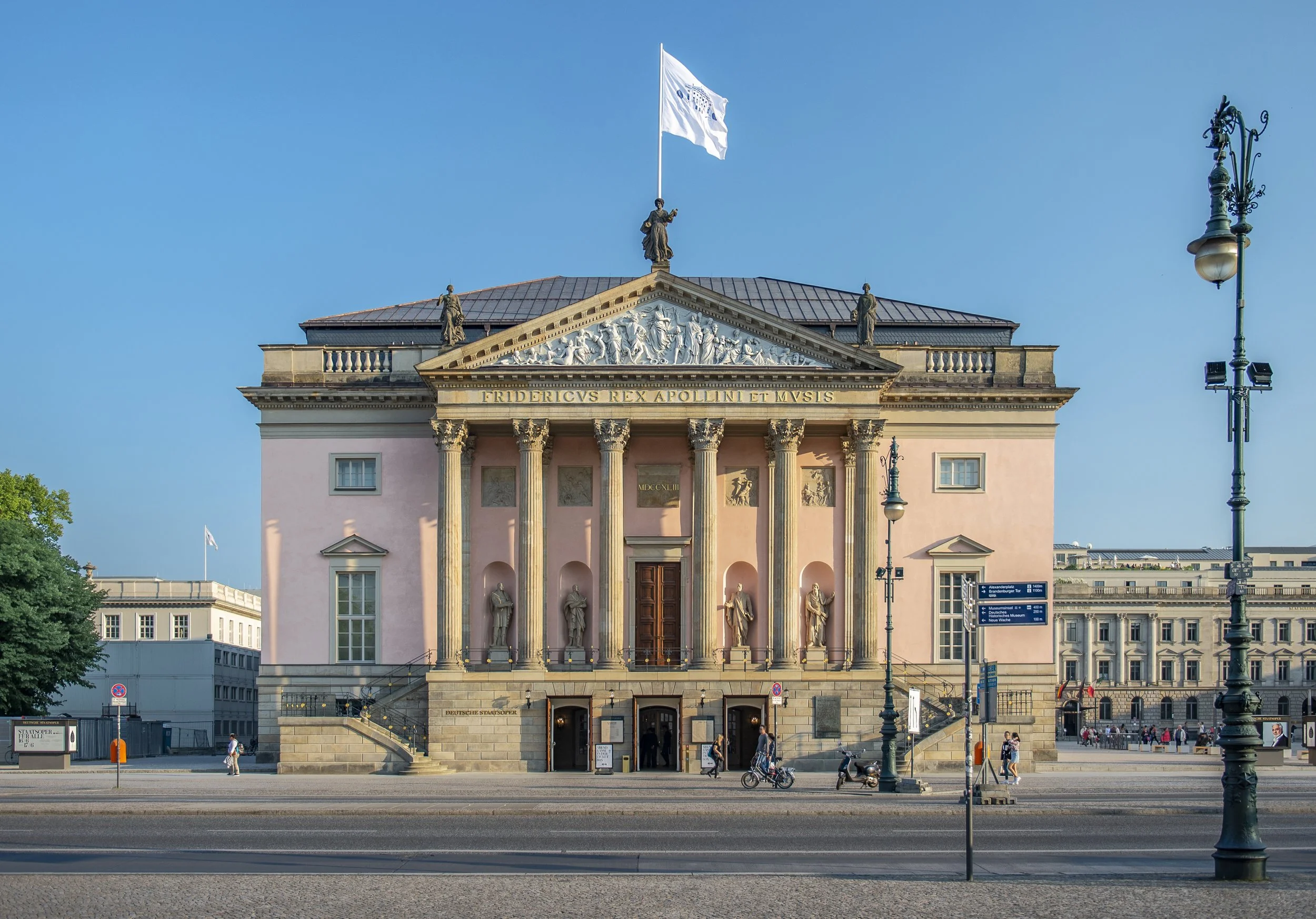 Les Contes d’Hoffmann