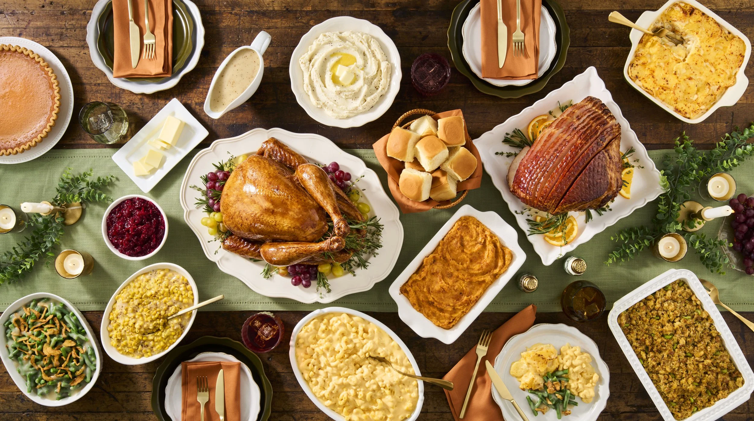 Cub_2026_Holiday_HolidayTableScape_Overhead_Lifestyle_V2_0082.jpg