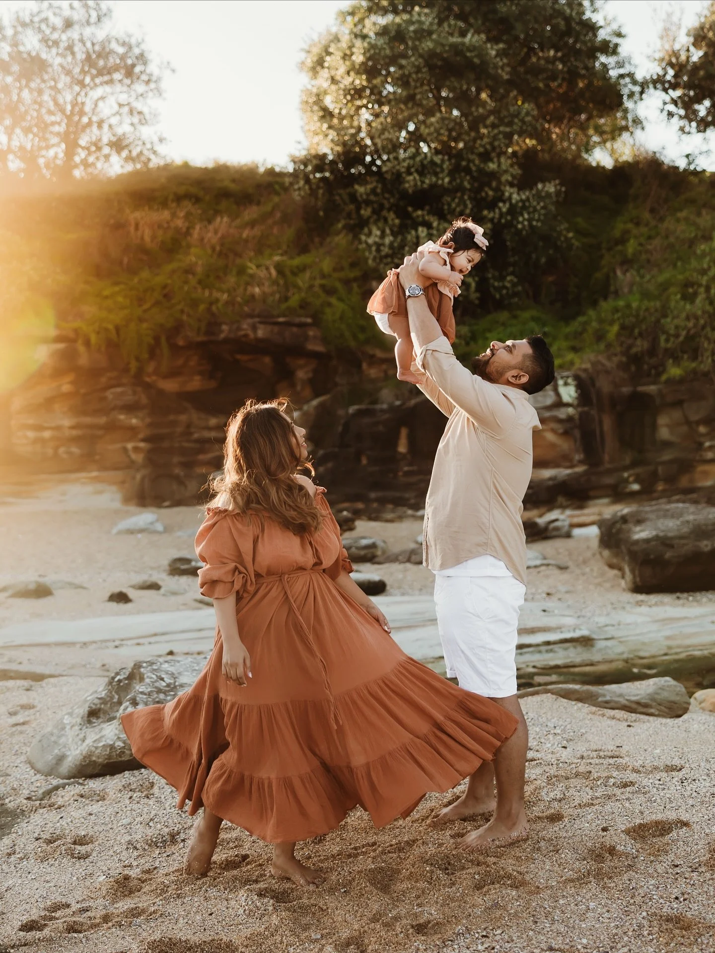 Letting go and embracing movement for their session 
#Sydneynewbornphotographer
#Sydneymaternityphotographer
#Sydneyfamilyphotographer