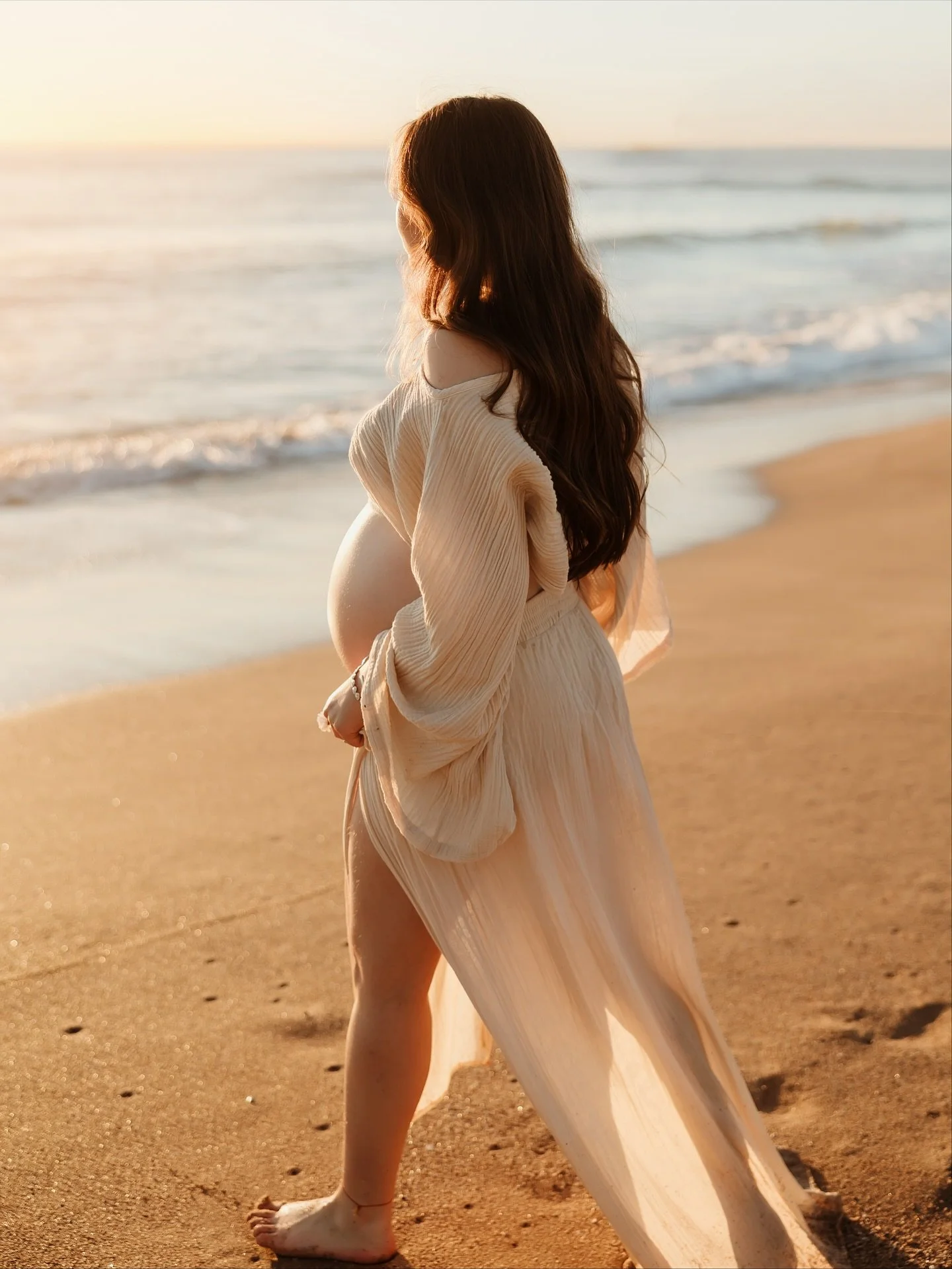 I adore this set from my client closet and get sooo excited when I get to bring it to sessions. The most perfect maternity outfit 

#Sydneynewbornphotographer
#Sydneymaternityphotographer
#Sydneyfamilyphotographer