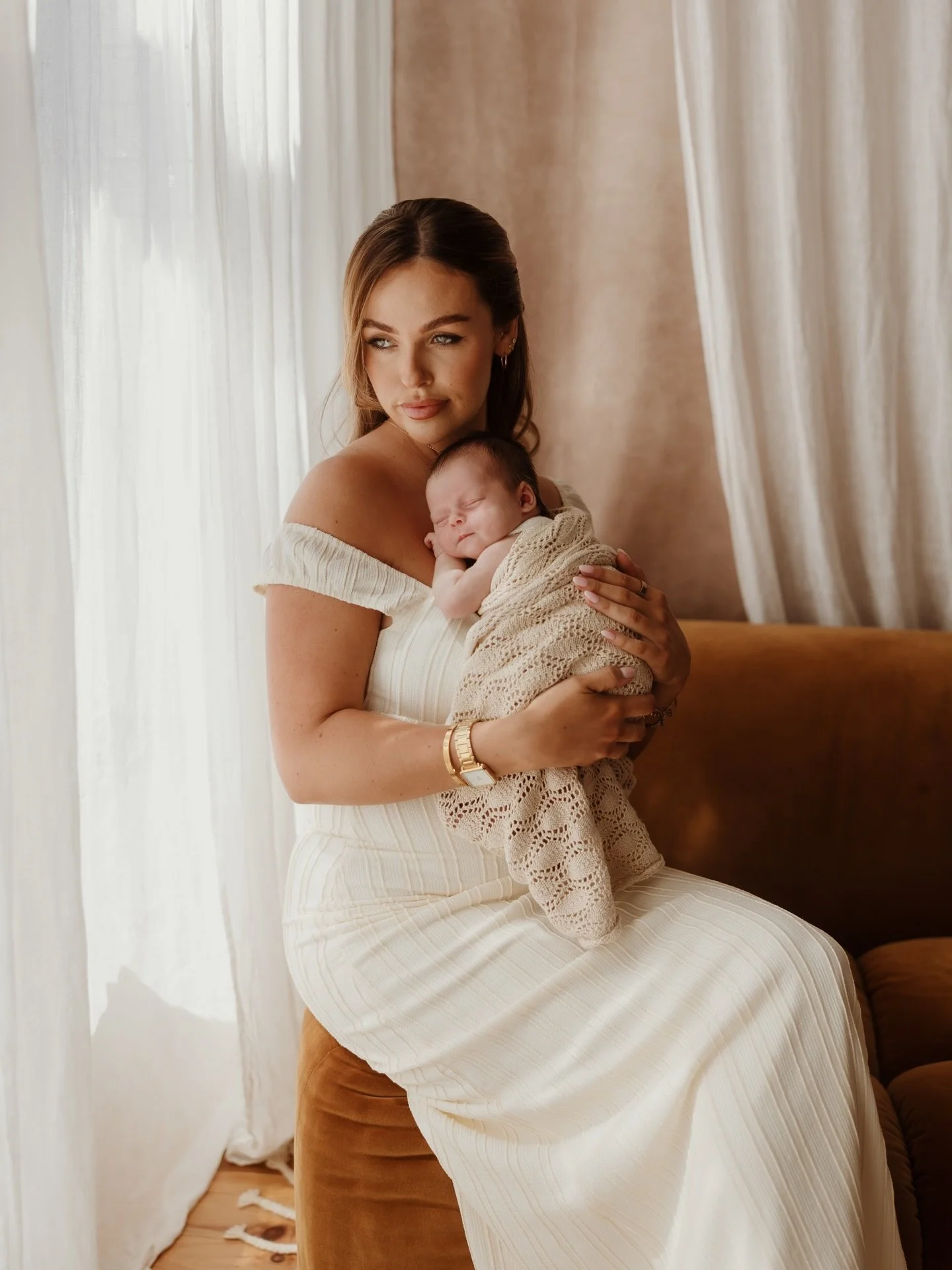 Gosh I am in love with capturing newborns in this space! I know you are dreaming of being in the studio, let&rsquo;s get your session booked! 

#Sydneynewbornphotographer
#Sydneymaternityphotographer
#Sydneyfamilyphotographer