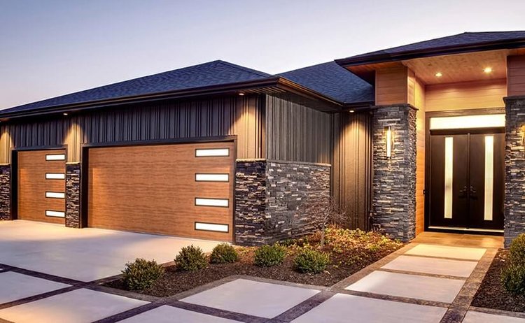 Garage Door Emergency Repairman