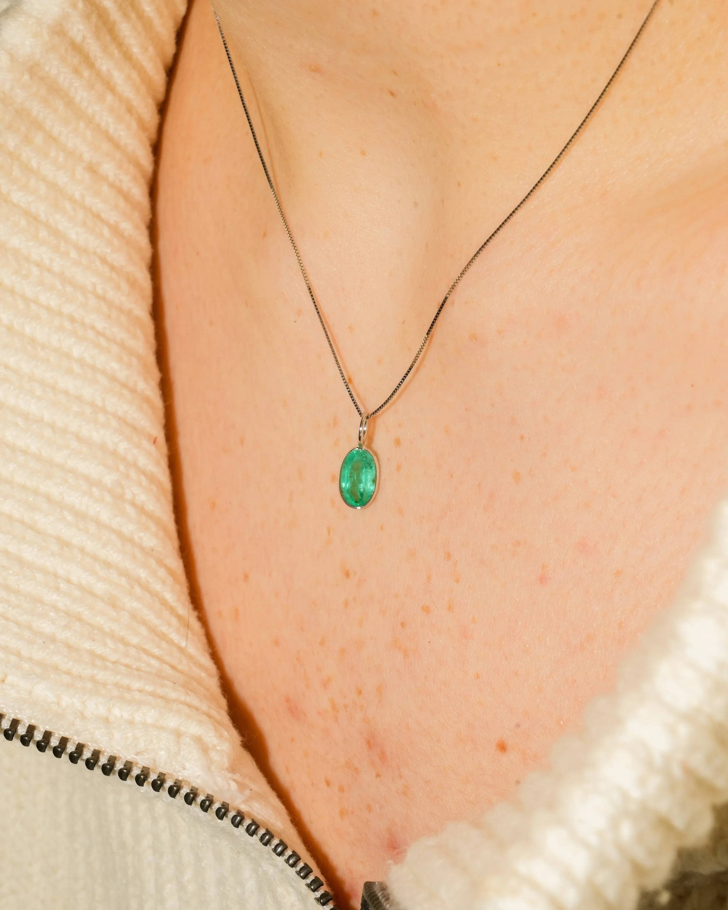443_Emerald_14kw_neck_closeup_03-23-2025-2.jpg