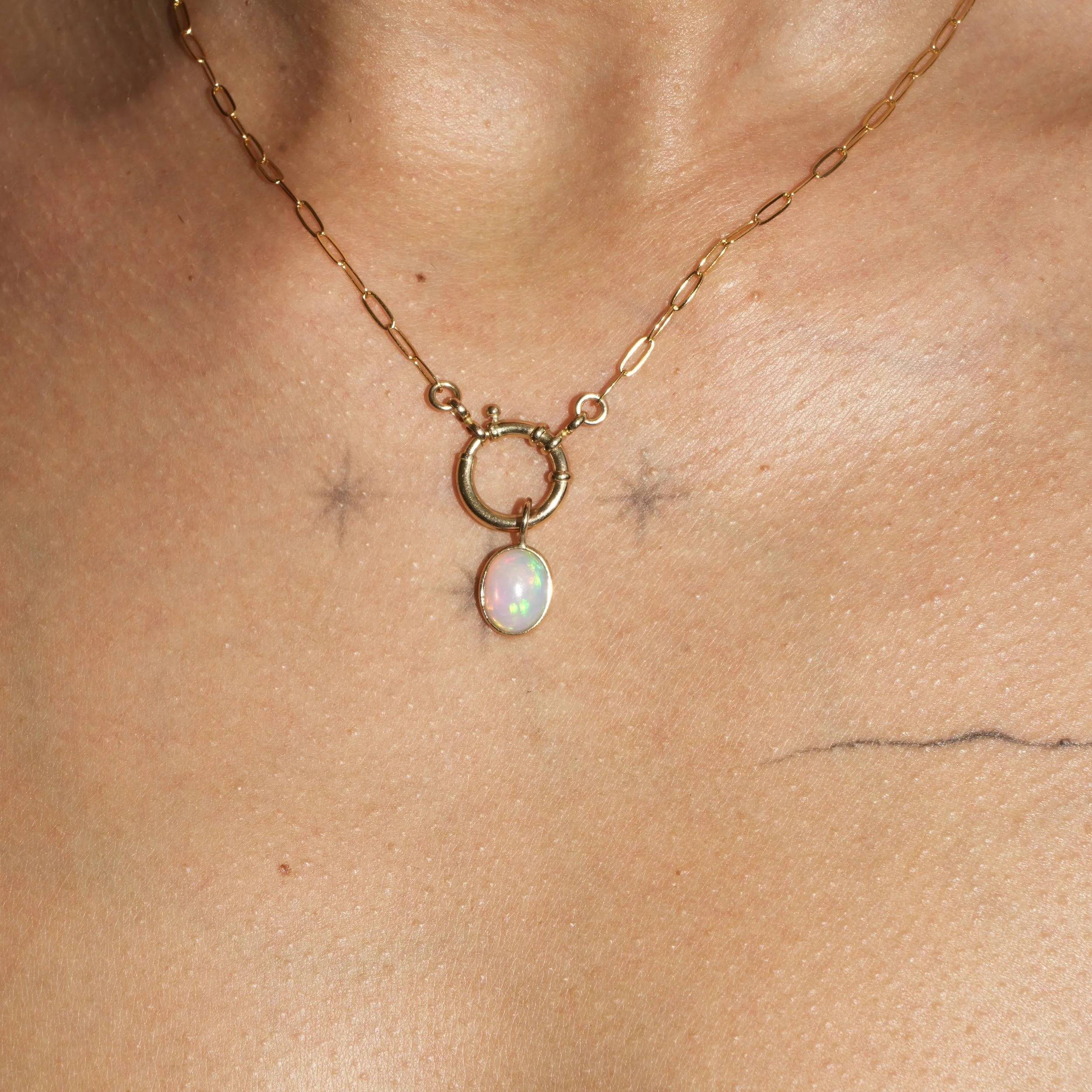 116-118_Opal_14ky_neck_08-31-2025 1.jpg