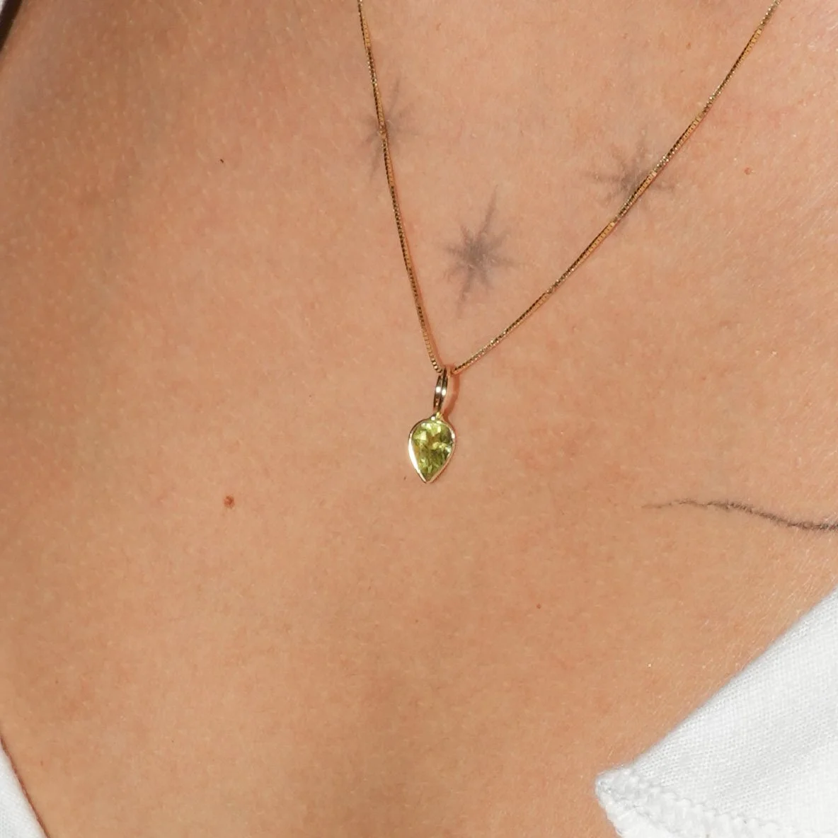 2002-2006_Green Tourmaline_14ky_neck_09-07-2025 1.jpg