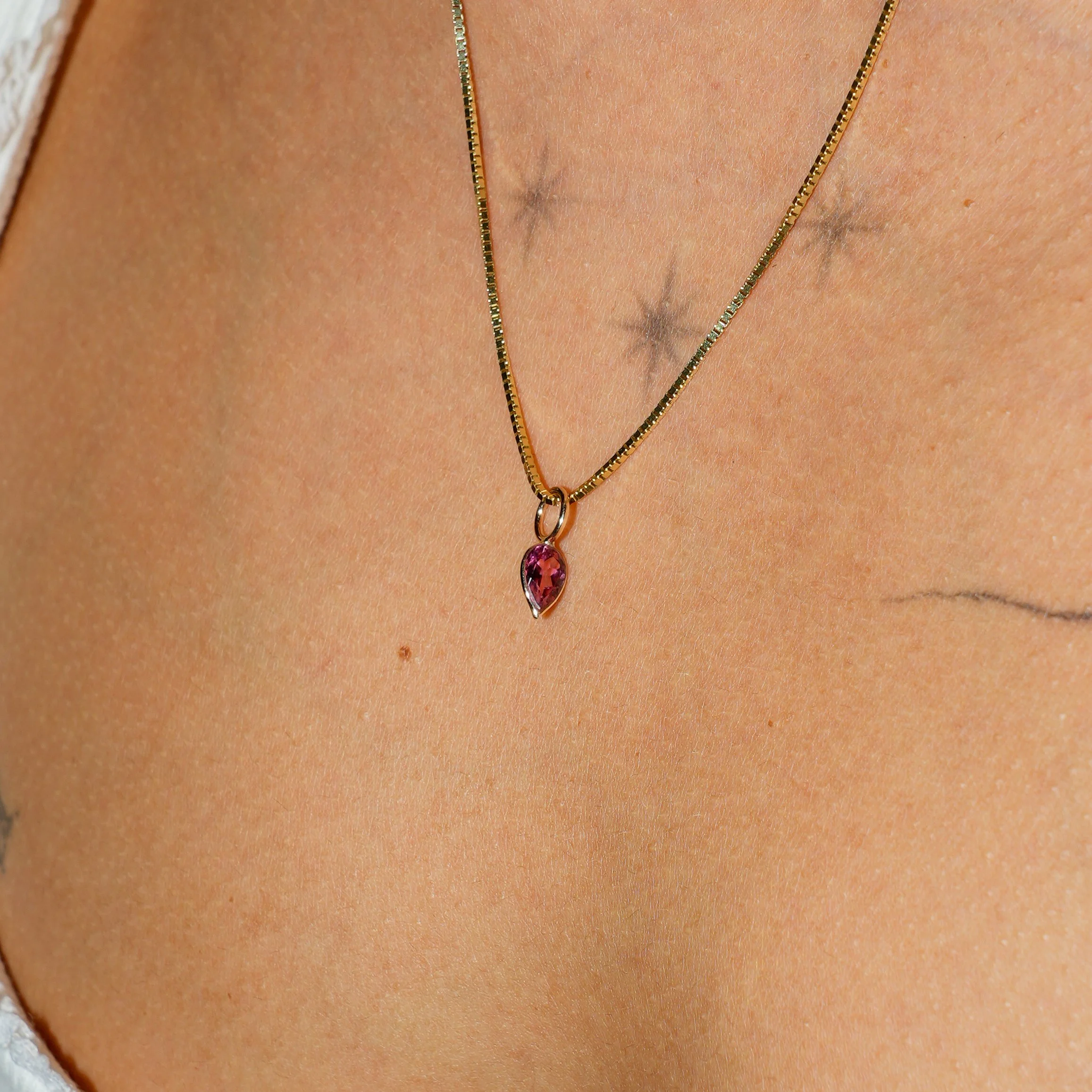2000-2001_Pink Tourmaline_14ky_neck_09-14-2025 1.jpg