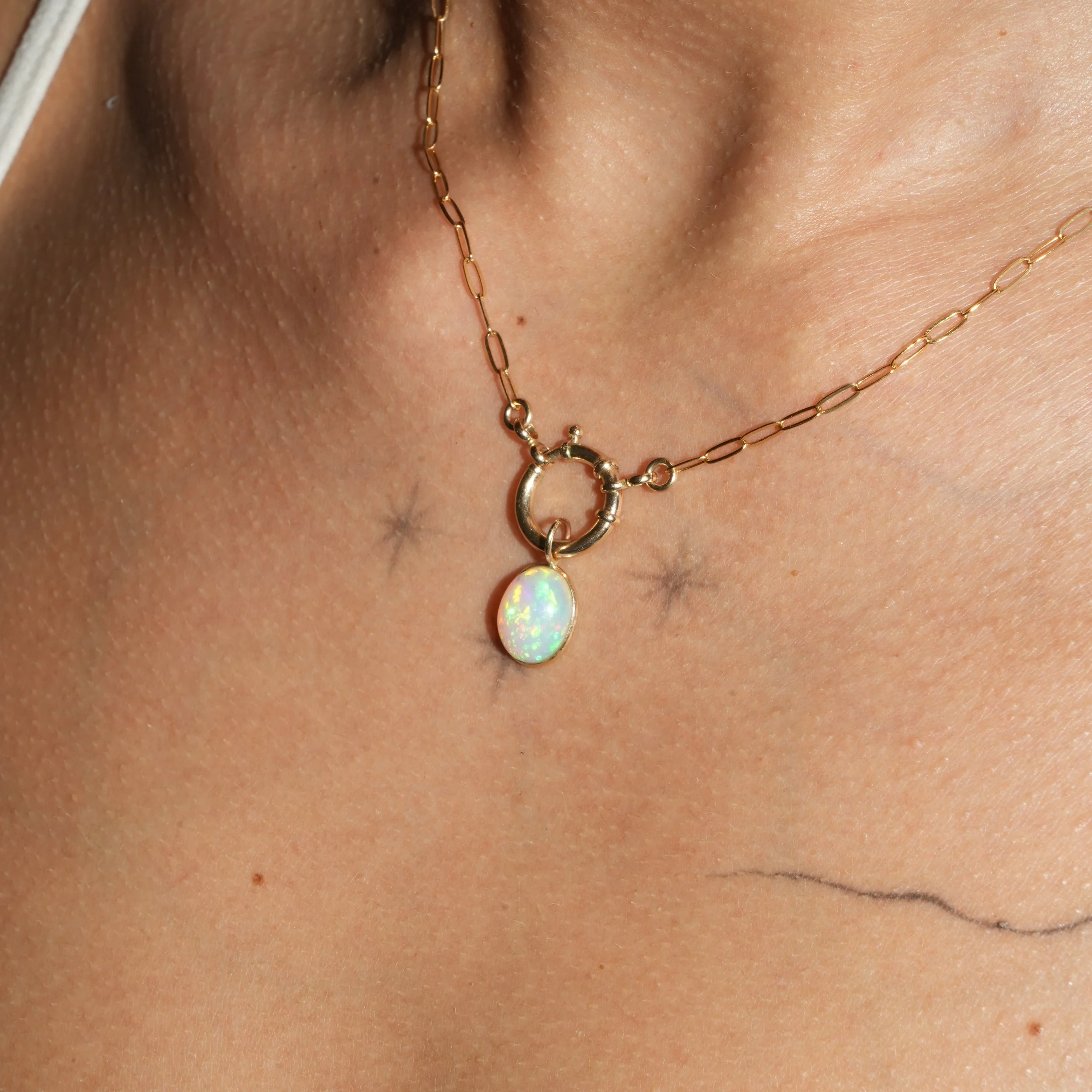 140-141_Opal_14ky_neck_08-31-2025 1.jpg
