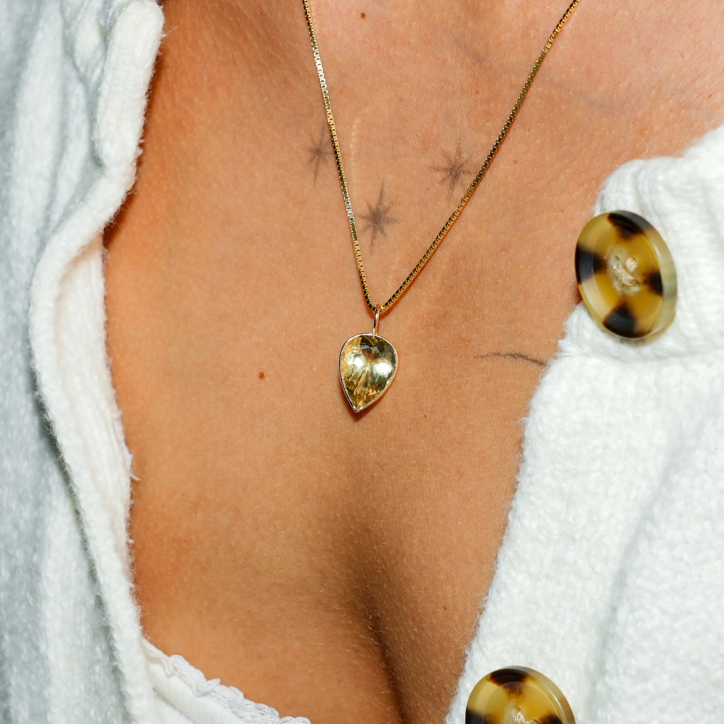 1924_Yellow Aquamarine_14ky_neck_09-14-2025 3.jpg