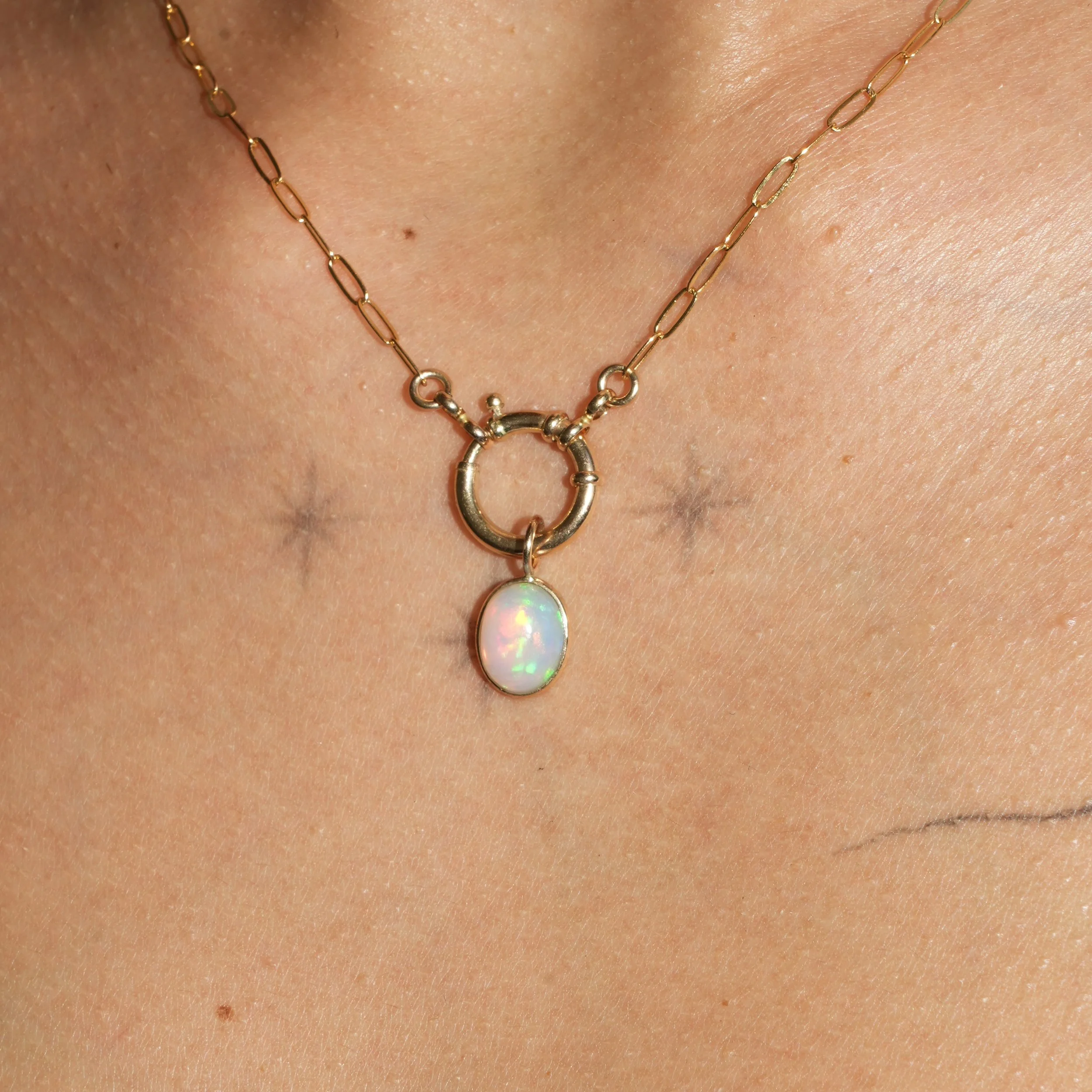 116-118_Opal_14ky_neck_08-31-2025 3.jpg