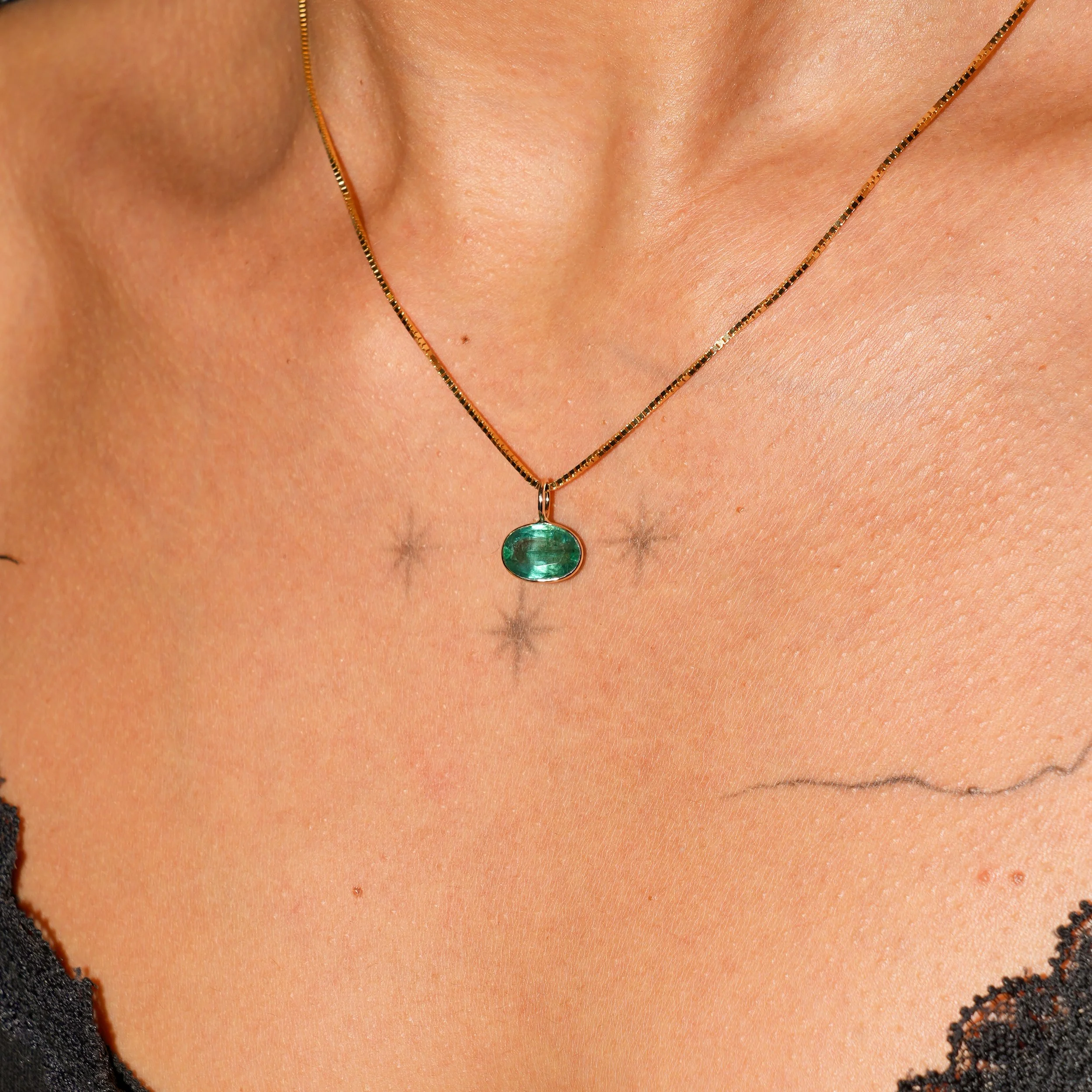 2186_Emerald_14kw_neck_10-12-2025 3.jpg