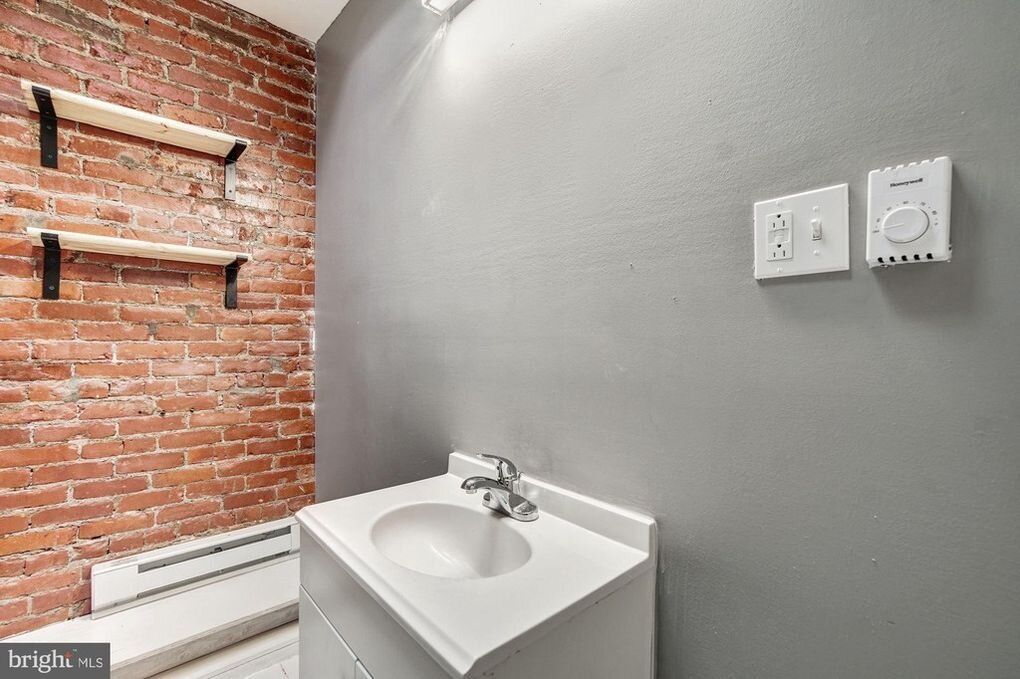 Bathroom 2.jpg
