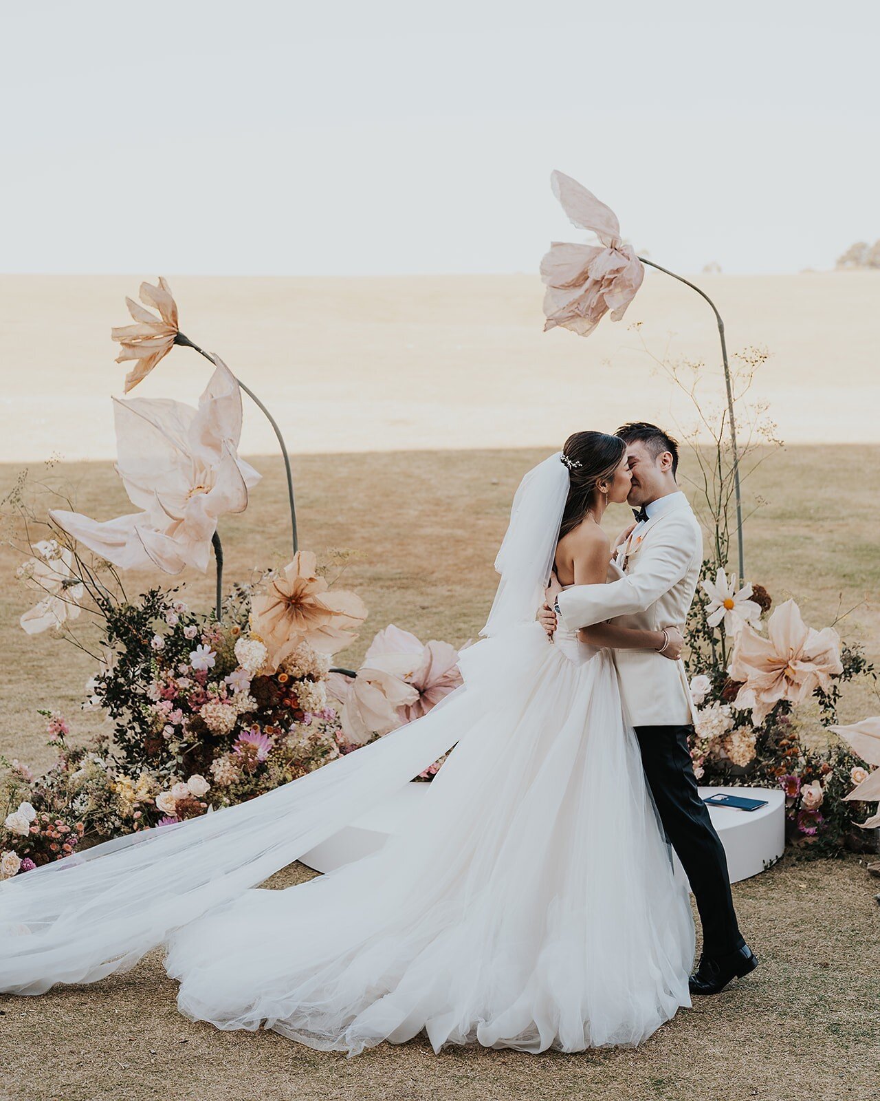 Just a little teaser of the whimsical other worldly perfection created for Hannie &amp; Jackson 🤍⁠
⁠
Concept Design, Styling, Coordination and Event Management: @_bowcreative⁠
Venue:  @harrietthubertestate @hubert_estate⁠
Photo and Video: @lovewilde