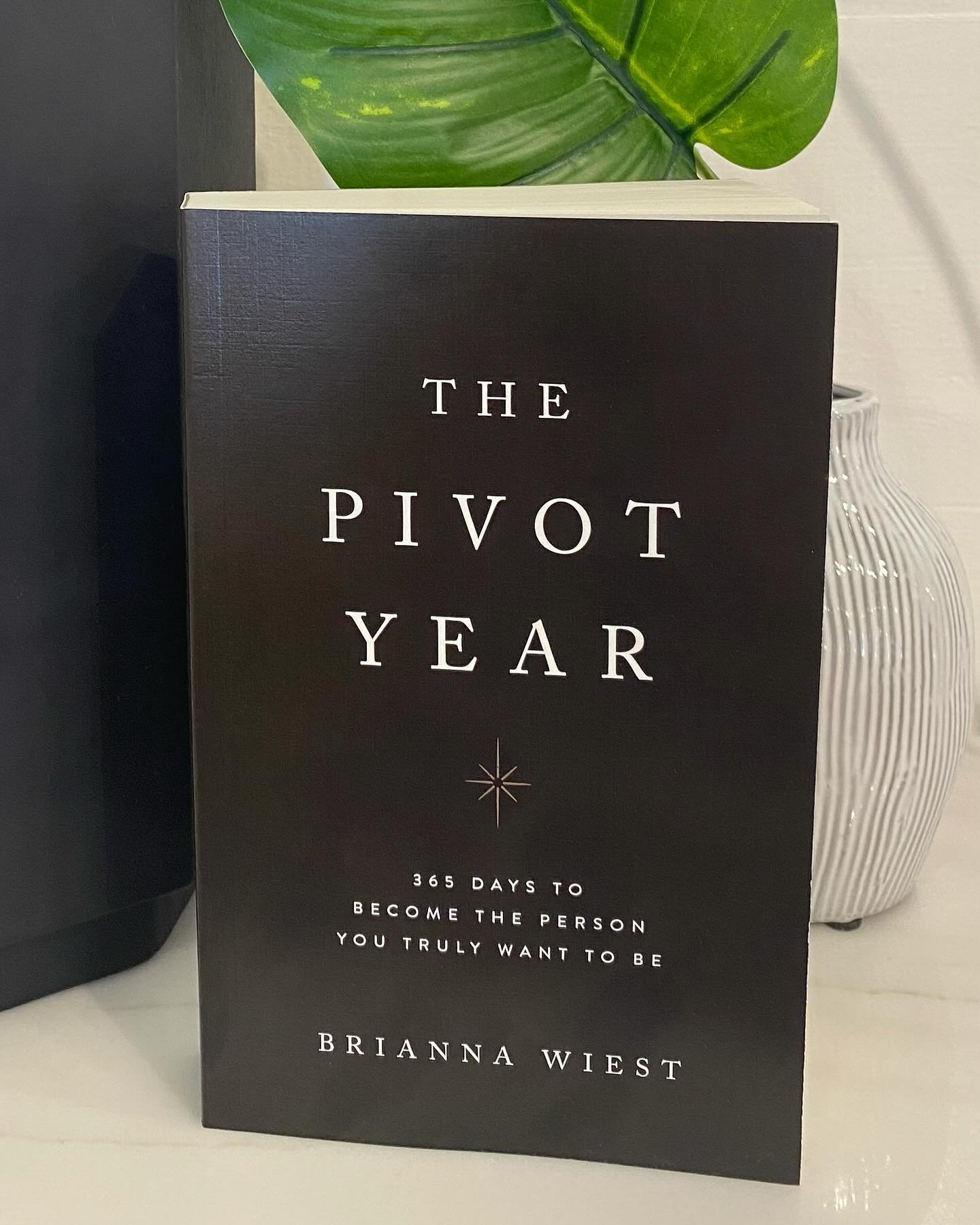 Excited to dive into &lsquo;The Pivot Year&rsquo; by Brianna Wiest! 📚✨ Daily meditations to guide your transformation journey from where you are to where you want to be.  Available at Soul House - huge thank you, Linda, for this thoughtful gift! 
&b