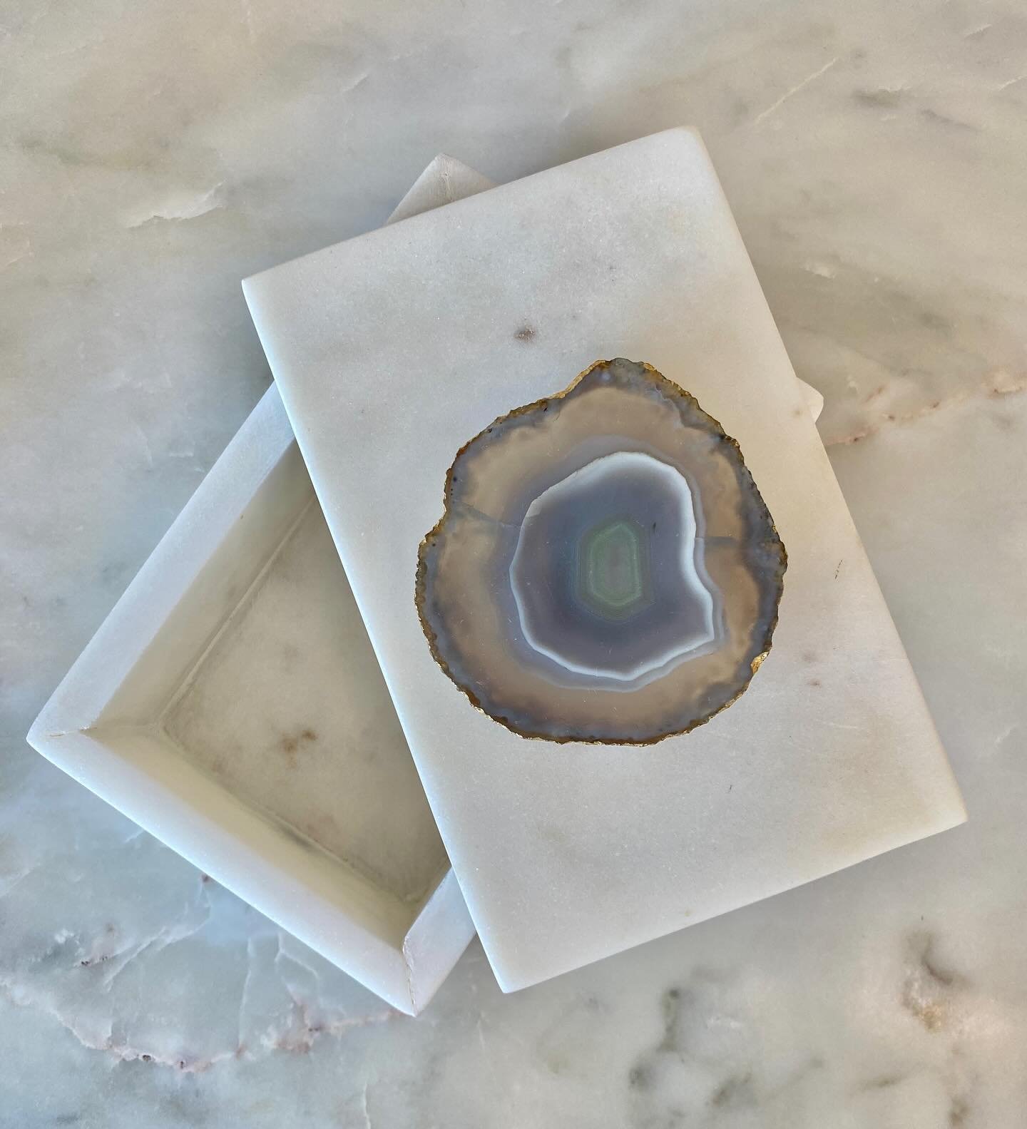 Looking for a special Mother&rsquo;s Day gift 🎁 &hellip; this marble and agate box can hold all her pretties! 
&bull;
&bull;
&bull;
&bull;
&bull;
 #islandlife #soulhouse #soulhousekeywest
#shoplocal #retailkeywest #retail  #creative #homegoods #appa