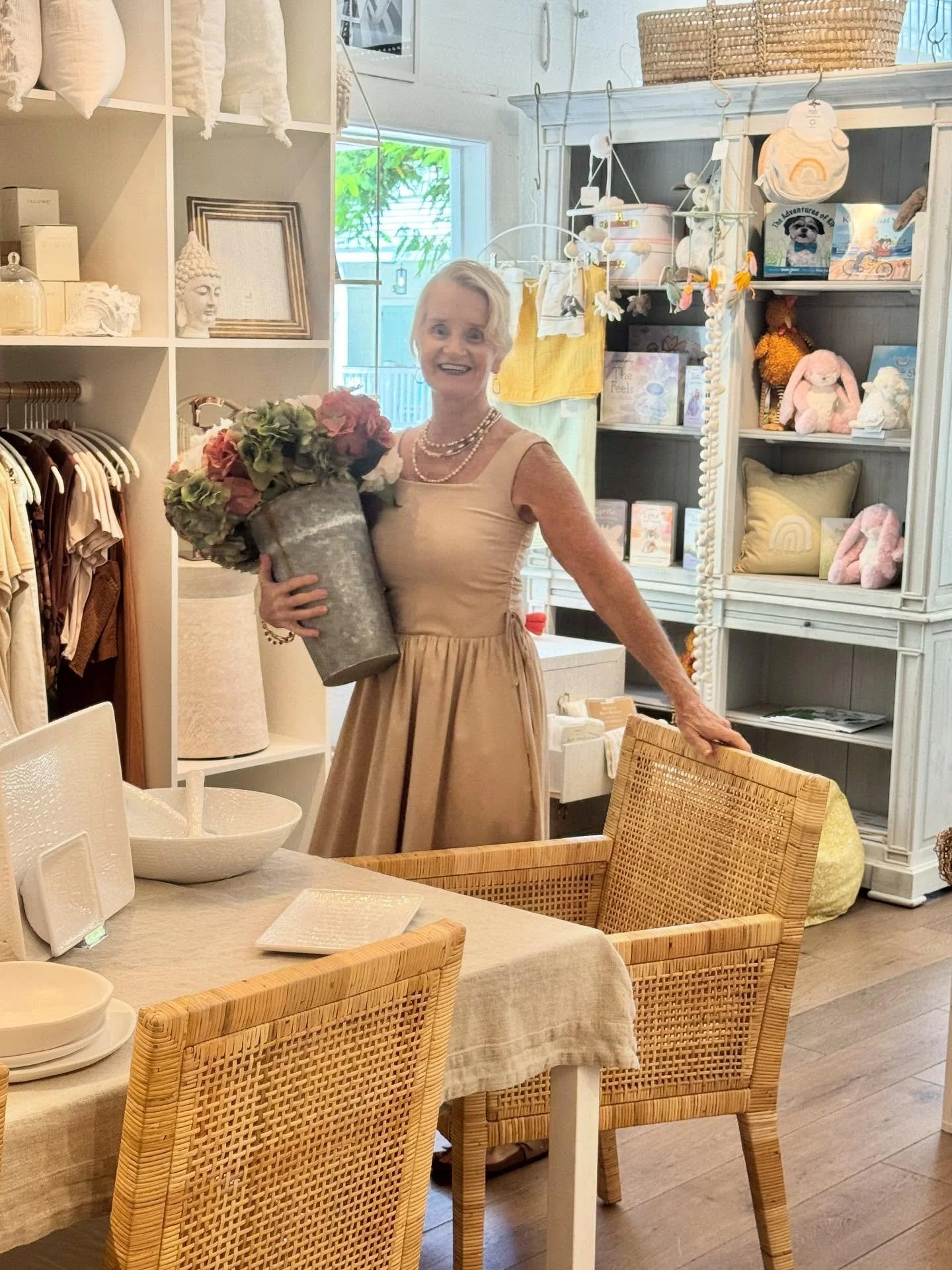 Julia &mdash; graceful, timeless, and elegant.
She&rsquo;s stunning in our soft beige midi dress with side ruching &mdash; the perfect blend of sophistication and ease. Layered with a cropped jacket, she embodies that Soul House spirit &mdash; natura