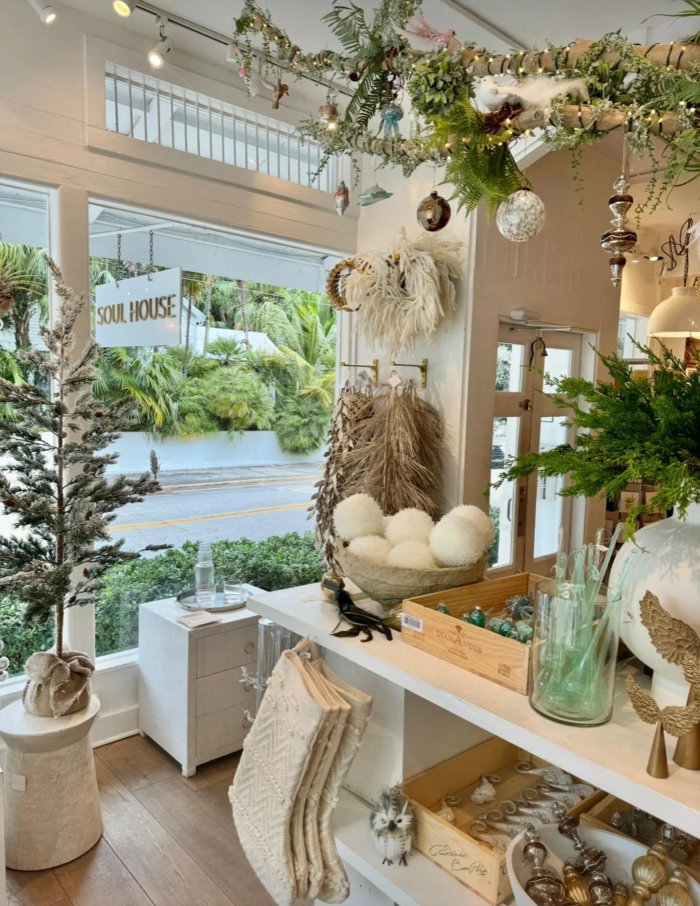 ✨ Shop Small &bull; Shop Local ✨
Small Business Saturday

Kick off your holiday shopping by supporting Key West&rsquo;s incredible local makers and boutiques! 💛

Join us today, 10&ndash;6, for a fun Sip &amp; Shop as we host local artist @amandabroo