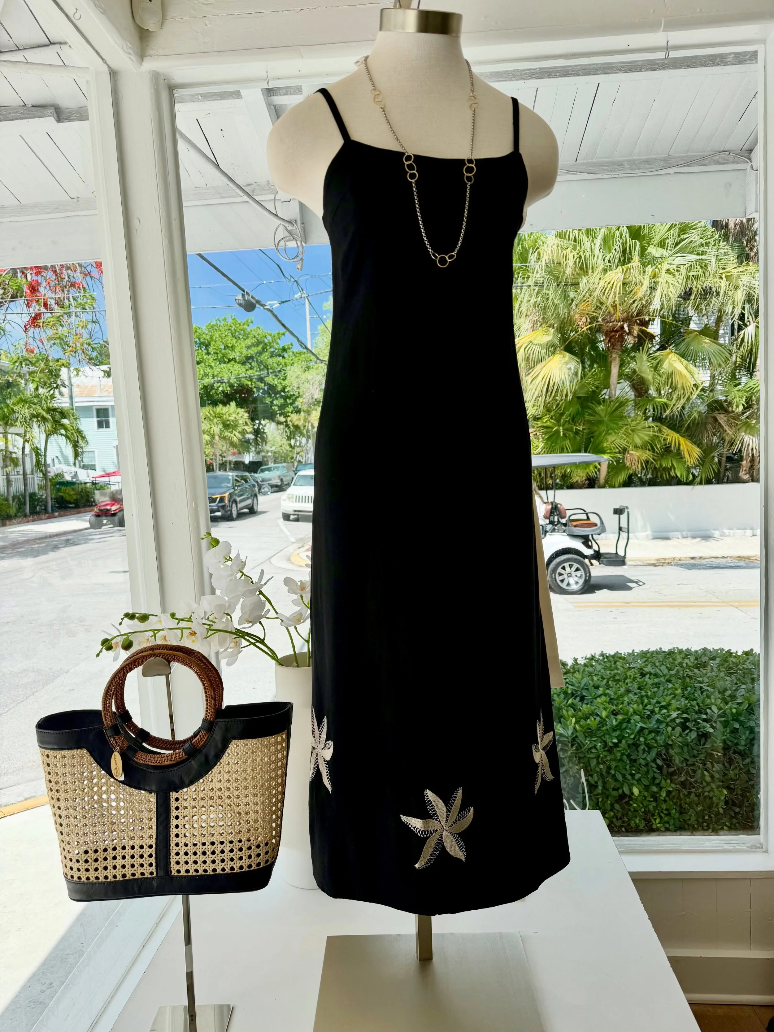 25% off all apparel through Memorial Day 🇺🇸
A little extra reason to stop in and find something you love.
Dresses, denim, easy layers + more &mdash; all on sale now at Soul House!
#SoulHouse #KeyWestShopping #MemorialDaySale #ShopLocal #KeyWestBout