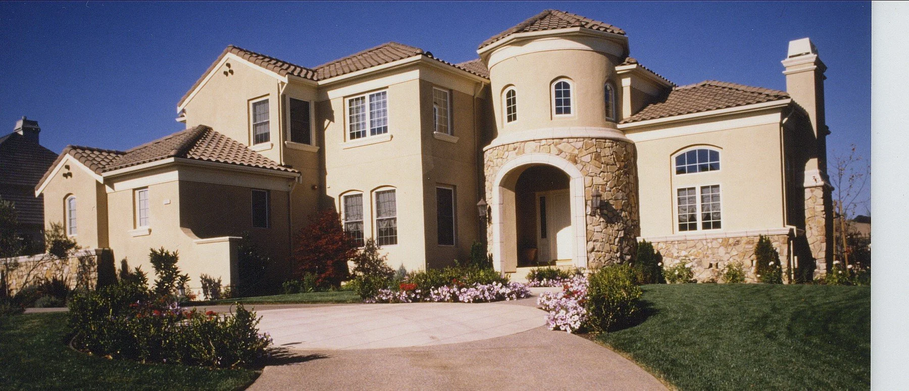 1-Exterior Front-30H.JPG